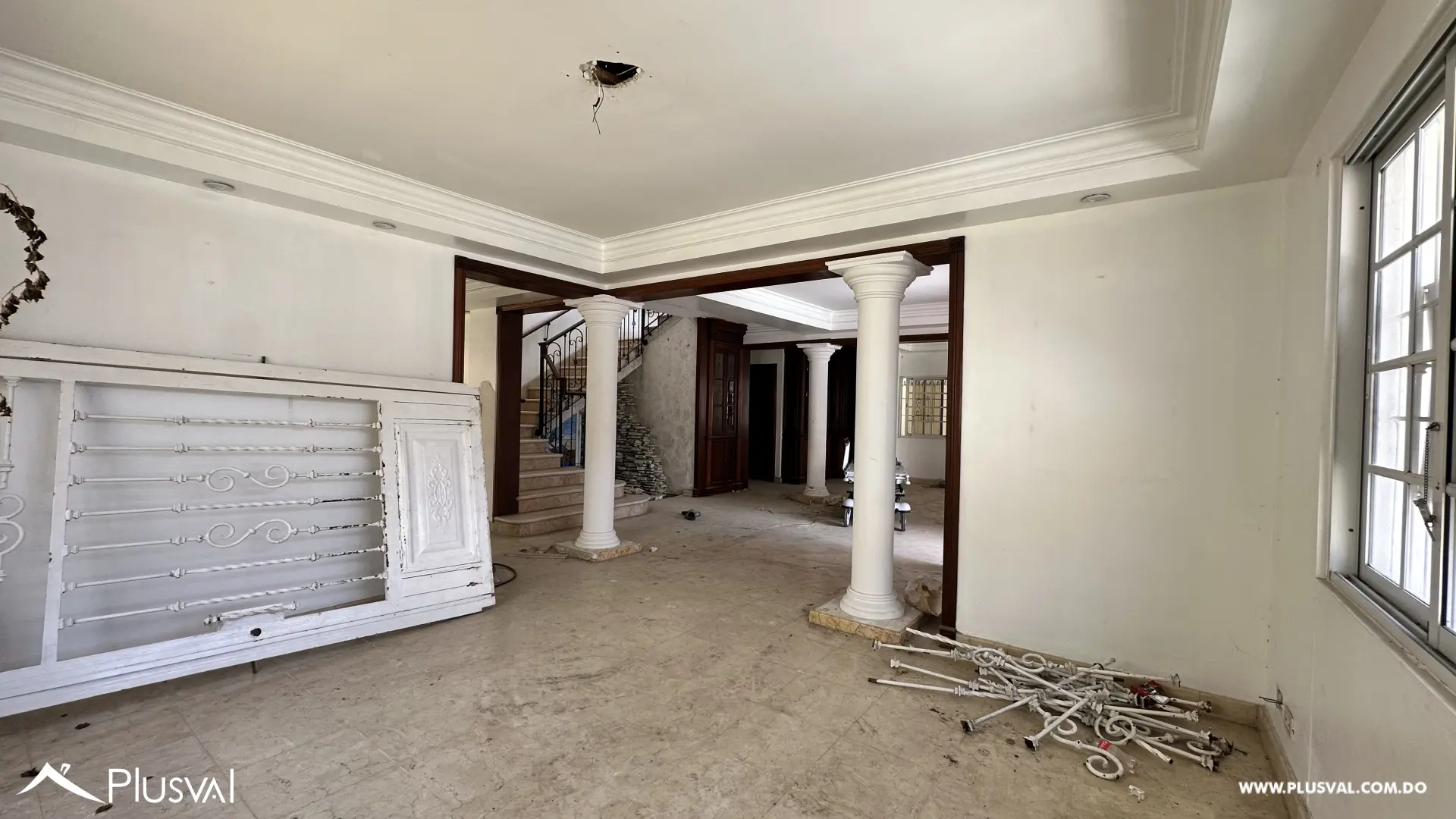 Local Comercial en Alquiler en Los Prados | 2 Niveles y 7 Parqueos 499901