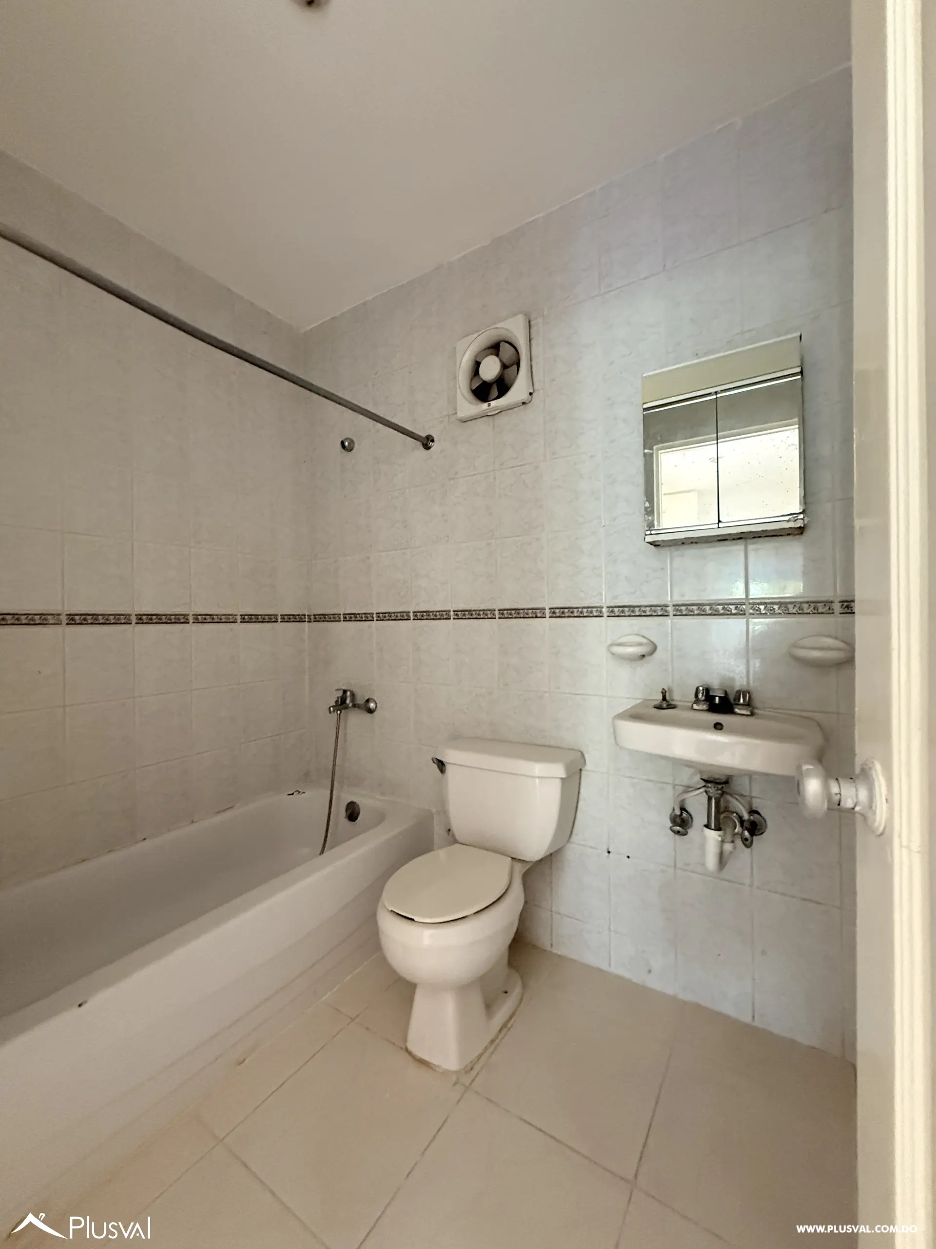 Apartamento AMPLIO de 3 Habitaciones en Ave. República de Colombia, Arroyo Hondo 536619