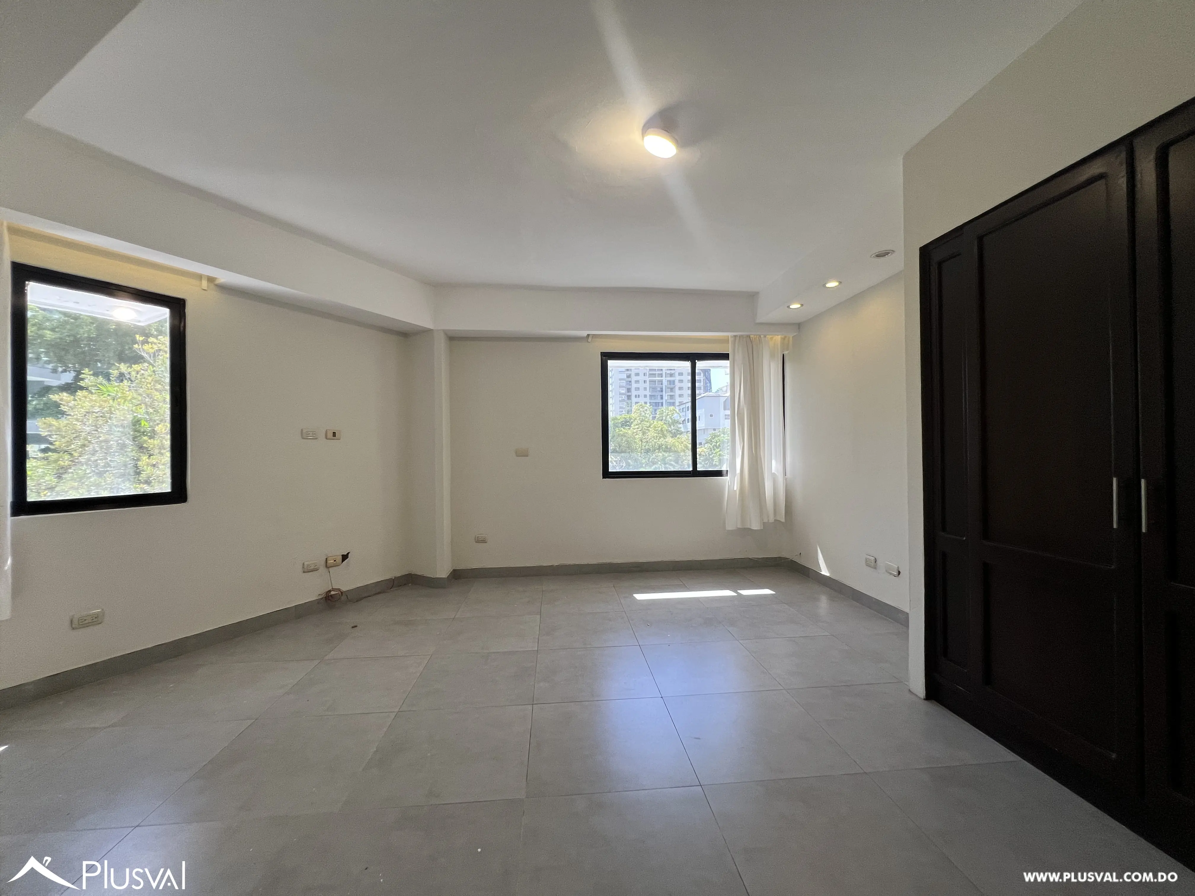 Amplio apartamento en venta en Piantini 488506