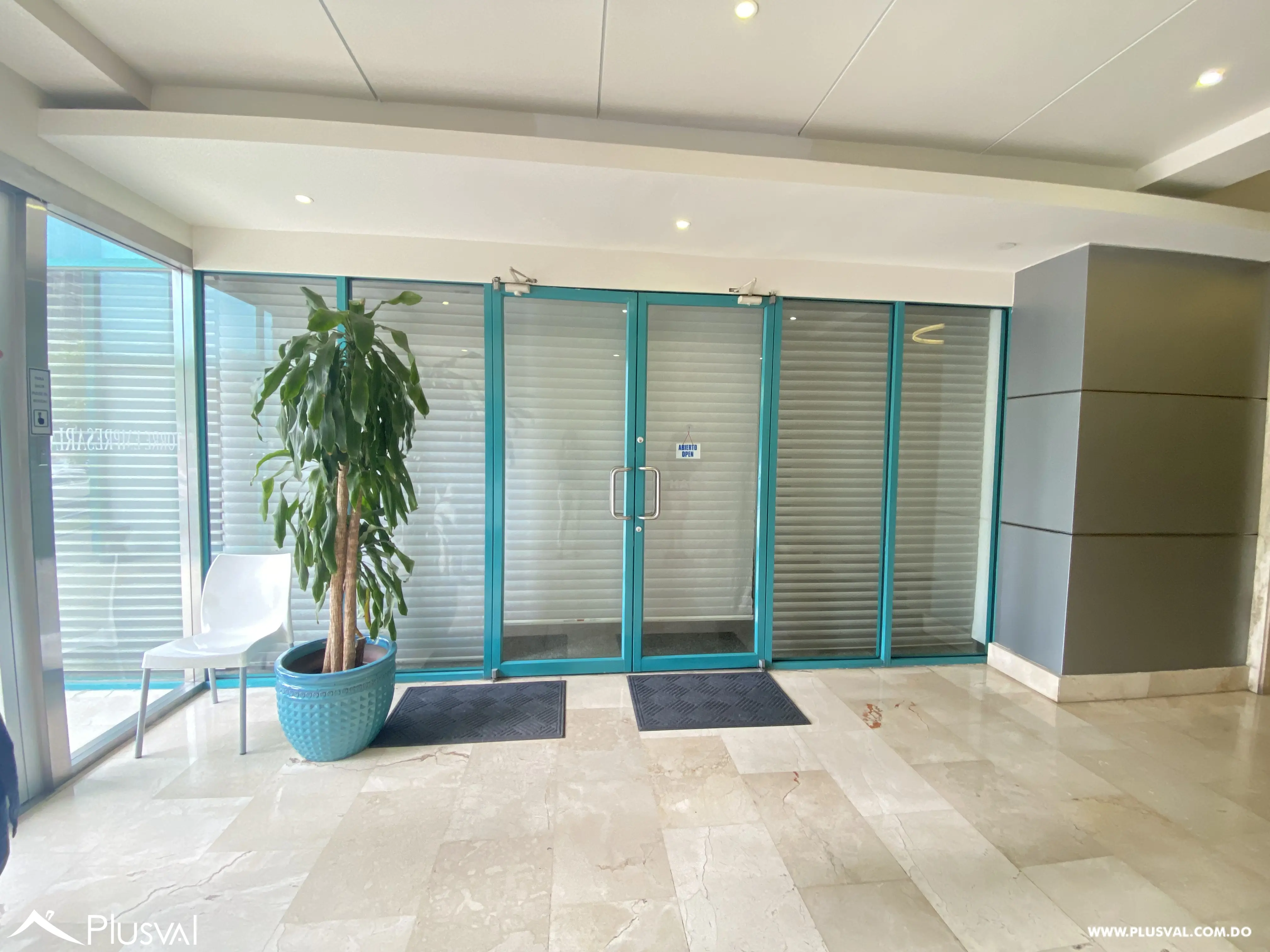 Alquilo Excelente Local Comercial en Torre Empresarial en 1ER  Nivel 463415