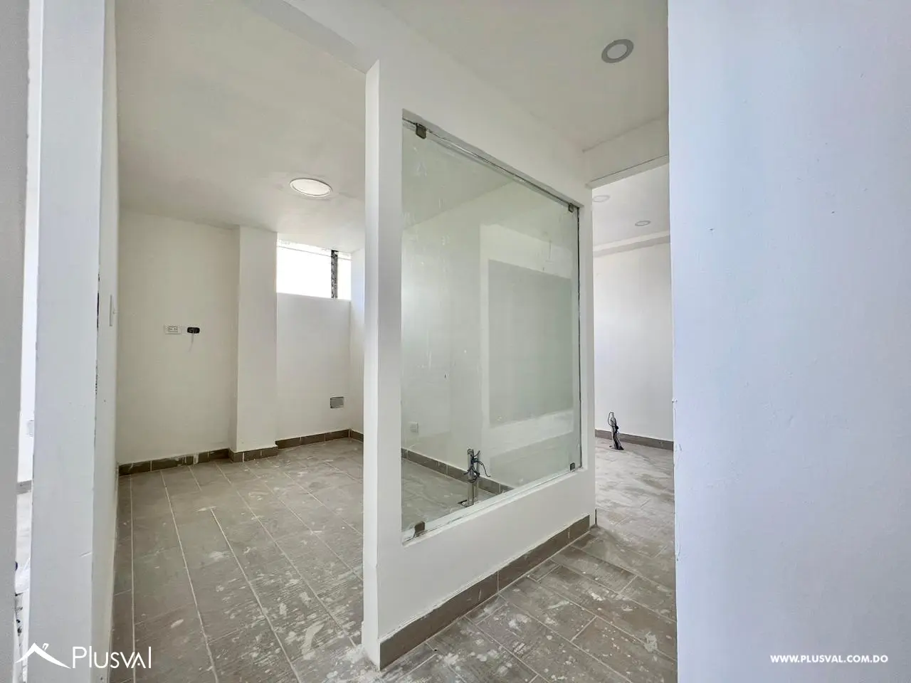 Local en venta en Miraflores con 3 oficinas y recepción 455008