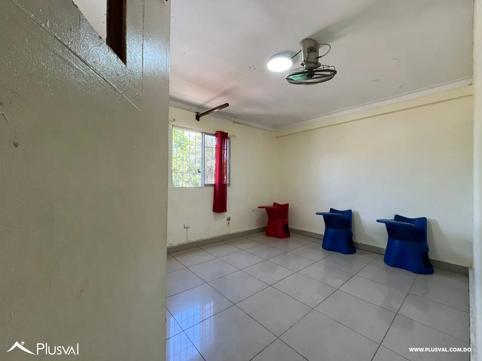 Edificio de 3 niveles con vocación comercial de venta en Engombe 508787