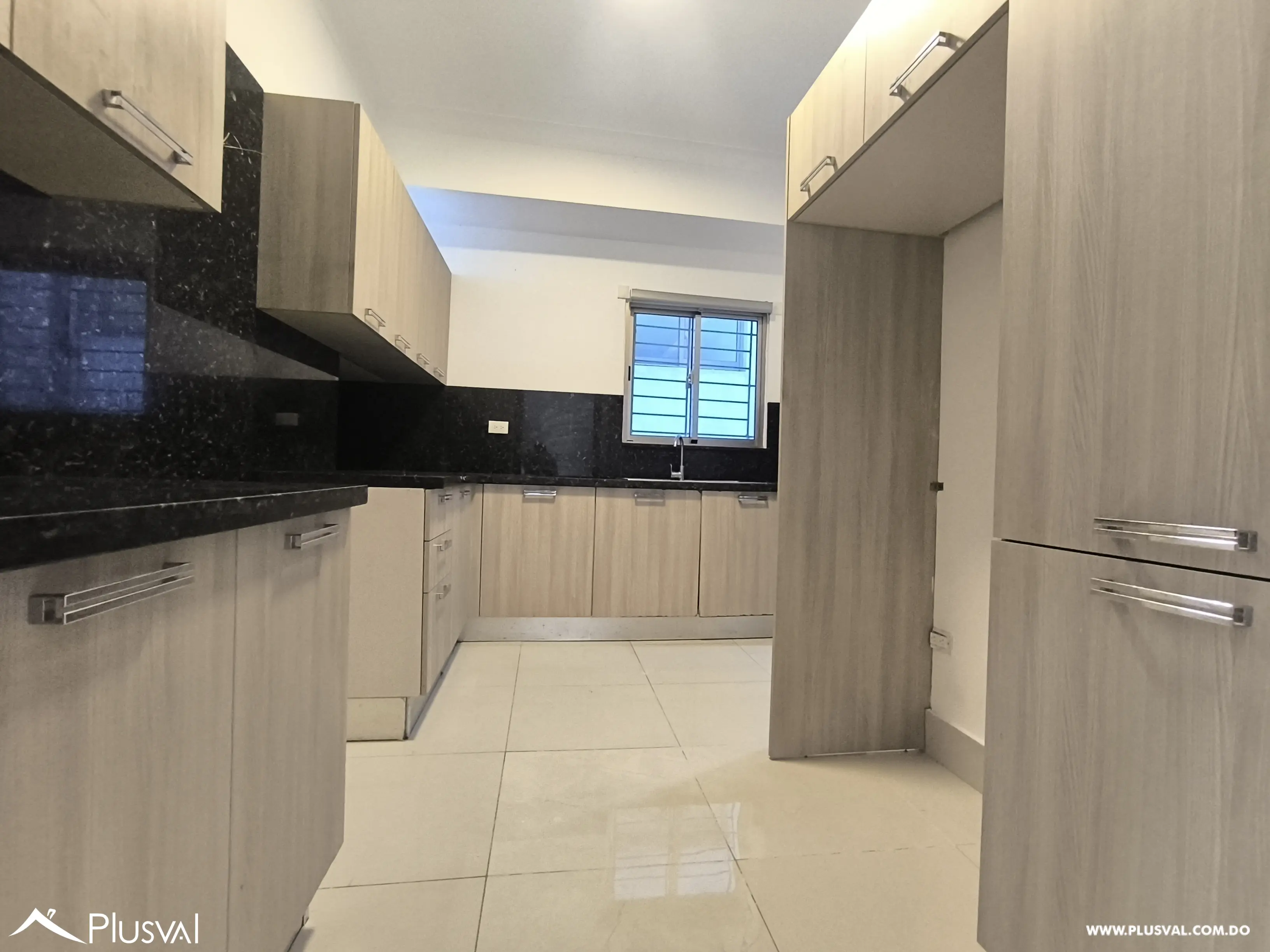 Apartamento en Alquiler, El Millón con Planta Full y Parqueos Paralelos 469216