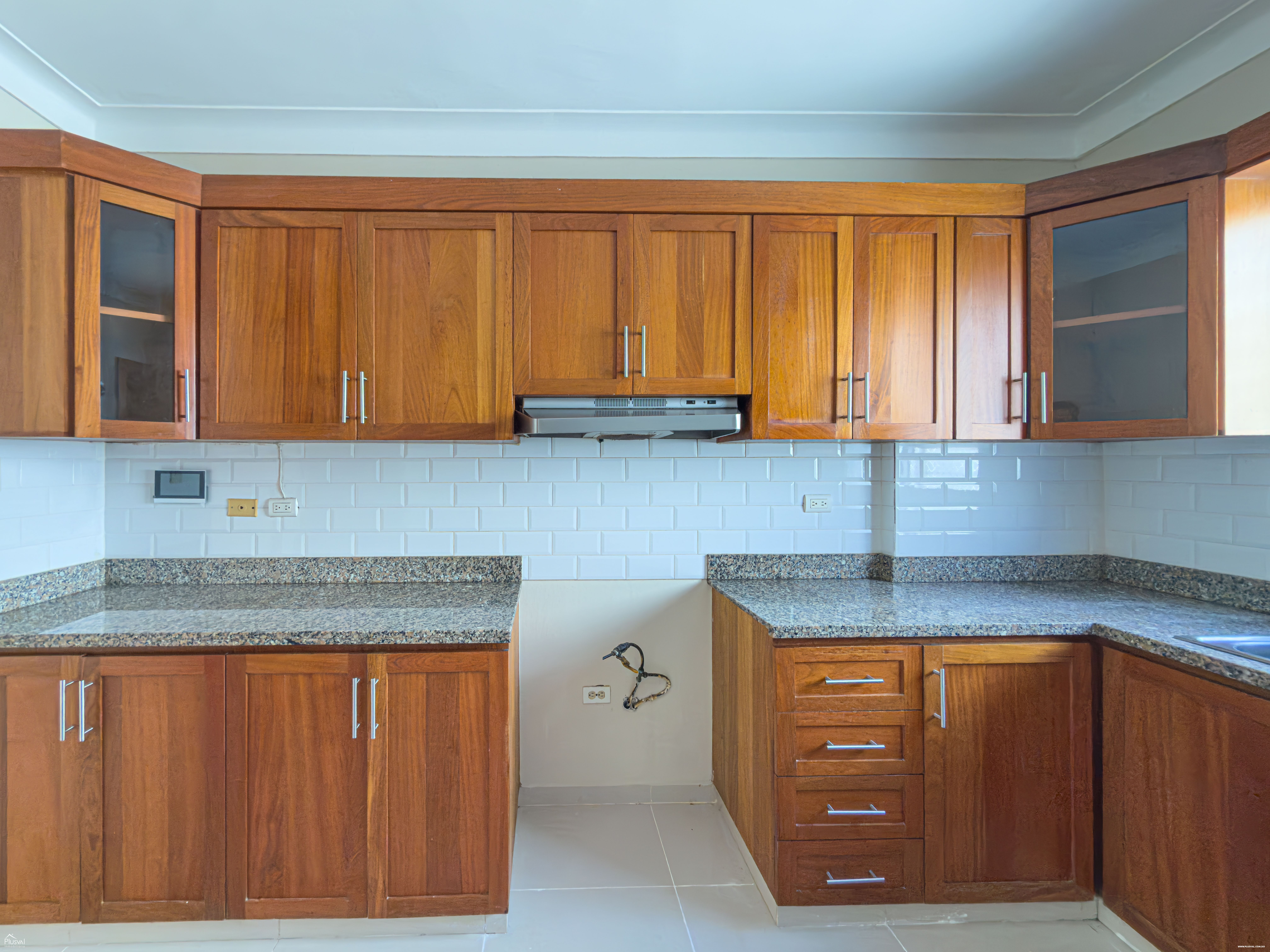 Apartamento en Alquiler 6to nivel en Los Restauradores con 3 Habitaciones 476331