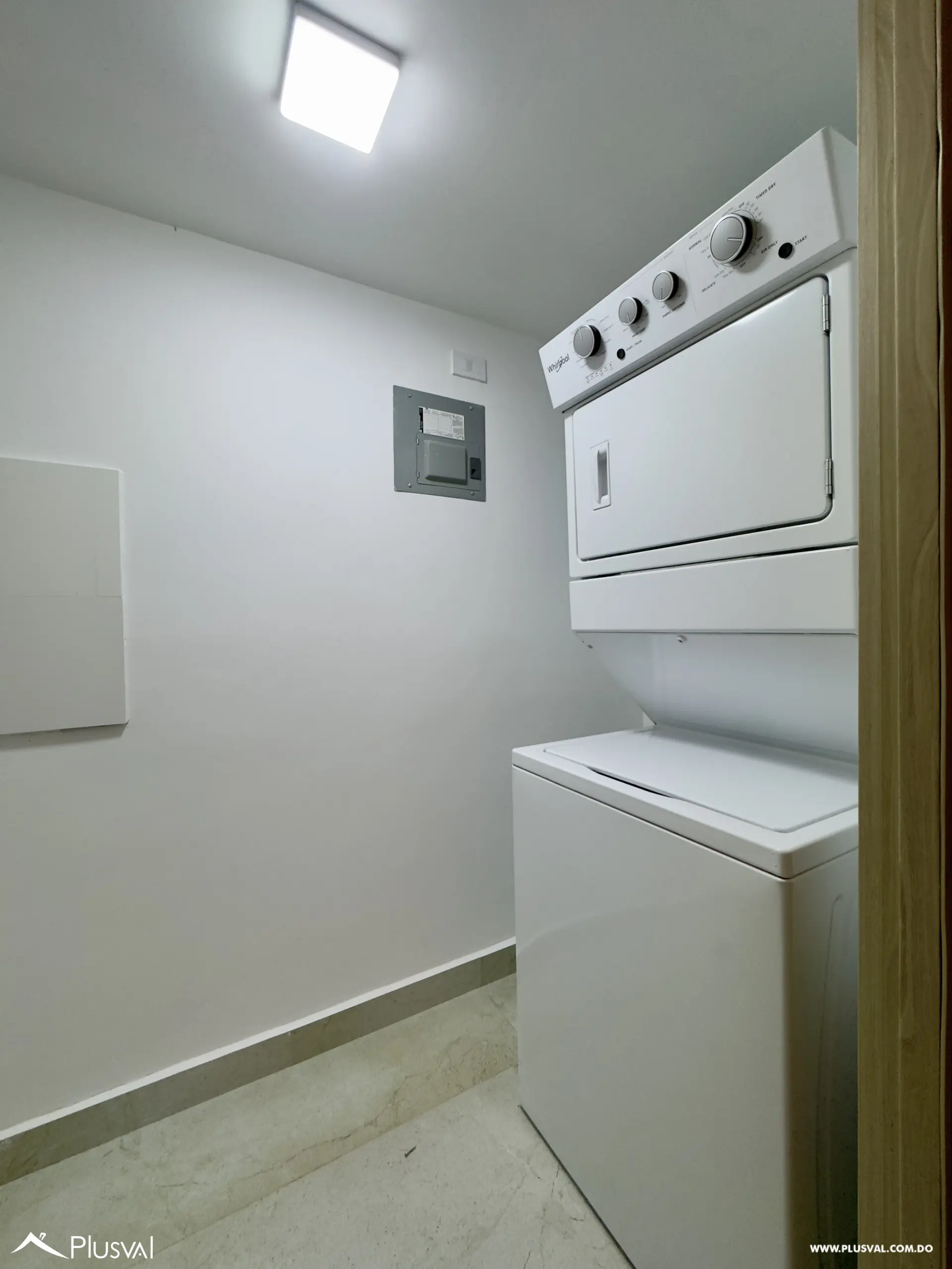Alquilo apartamento de 1 habitacion con 2 parqueos en Evaristo Morales. 484195