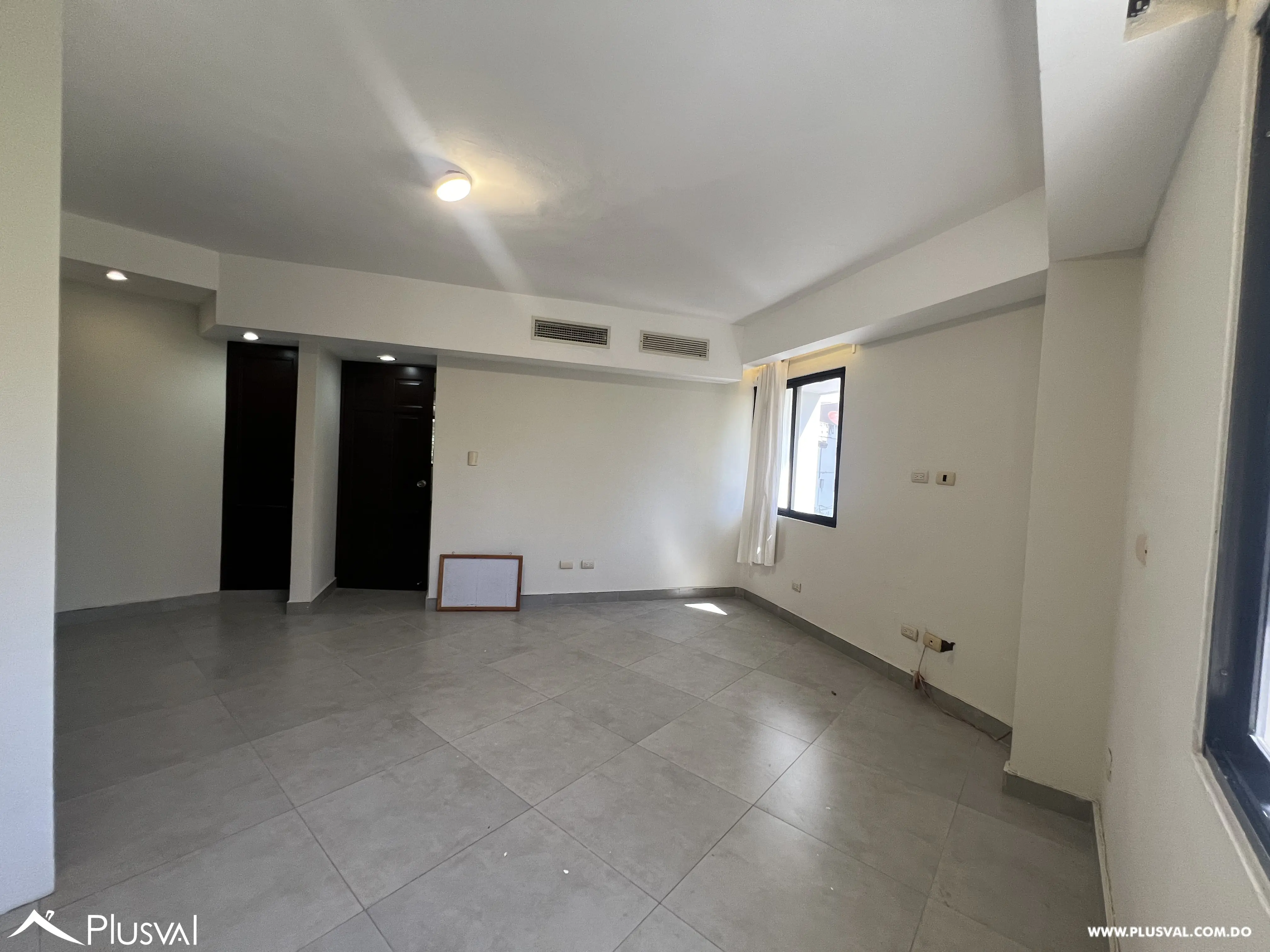 Amplio apartamento en venta en Piantini 488507