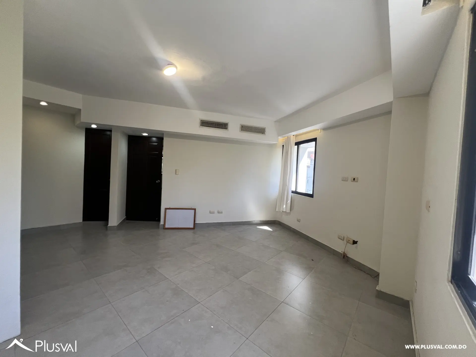 Amplio apartamento en venta en Piantini 488507
