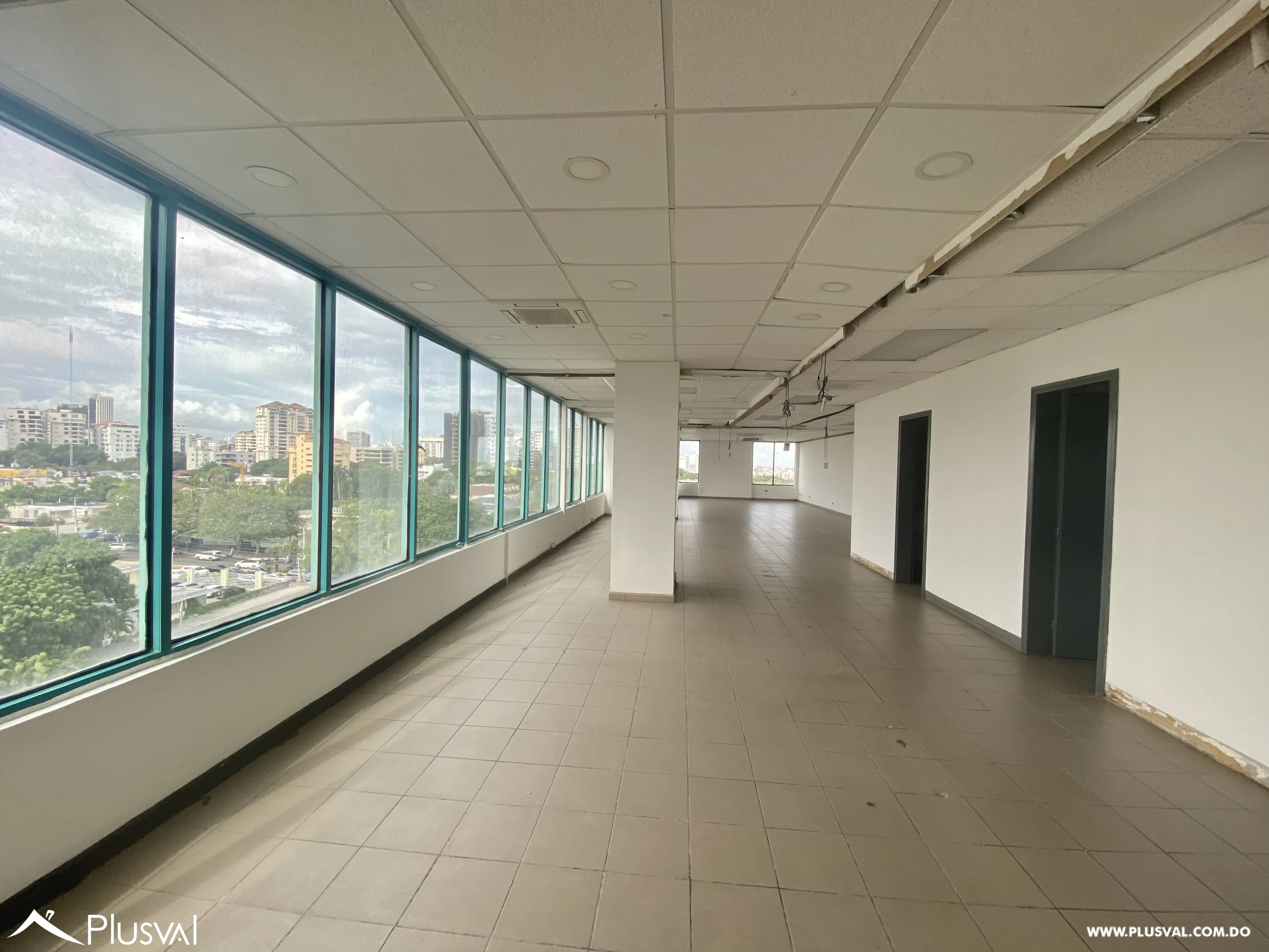 Alquilo Excelente Local Comercial con Vista Panorámica en La Julia 463371