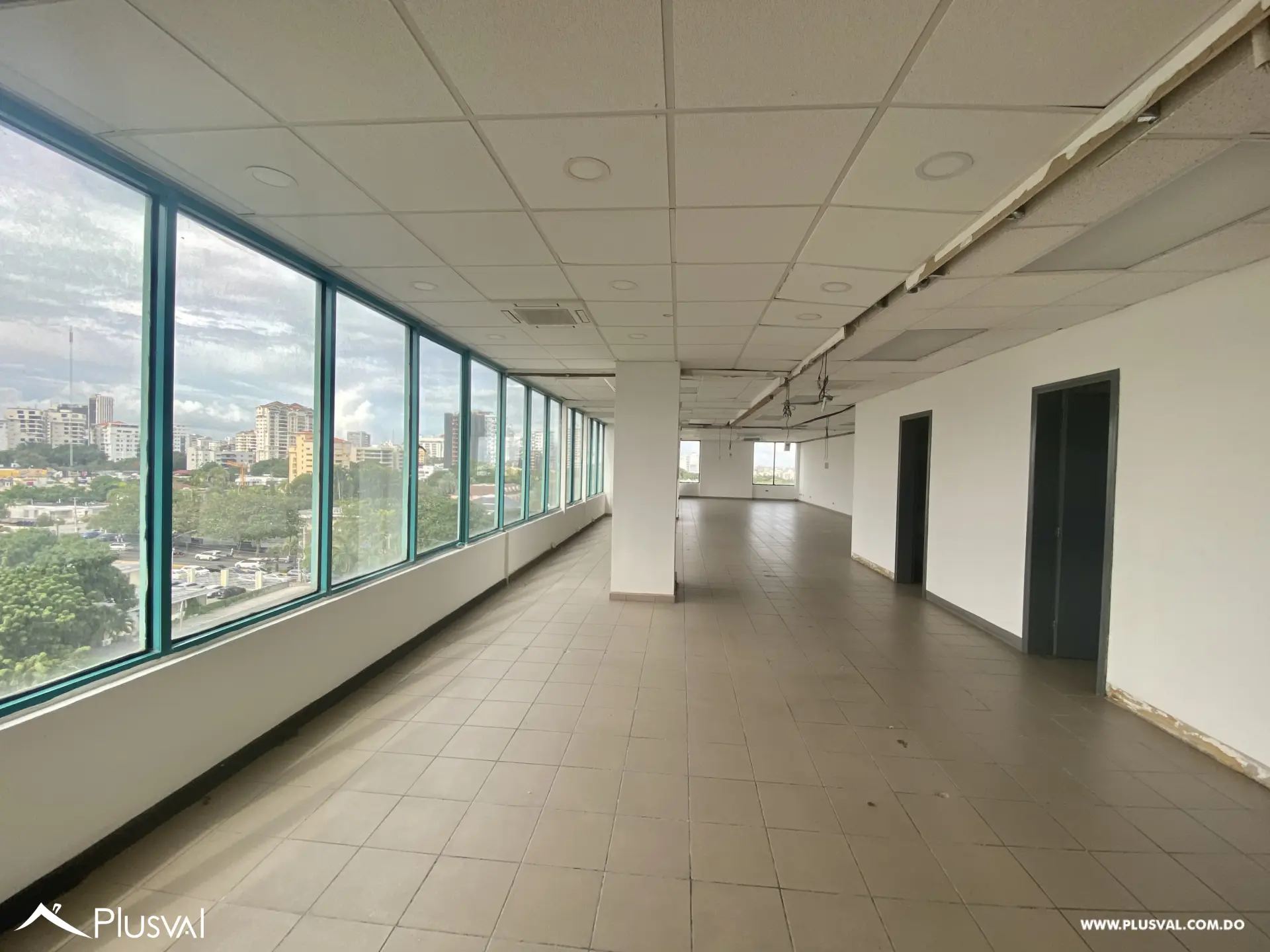 Alquilo Excelente Local Comercial con Vista Panorámica en La Julia 463393