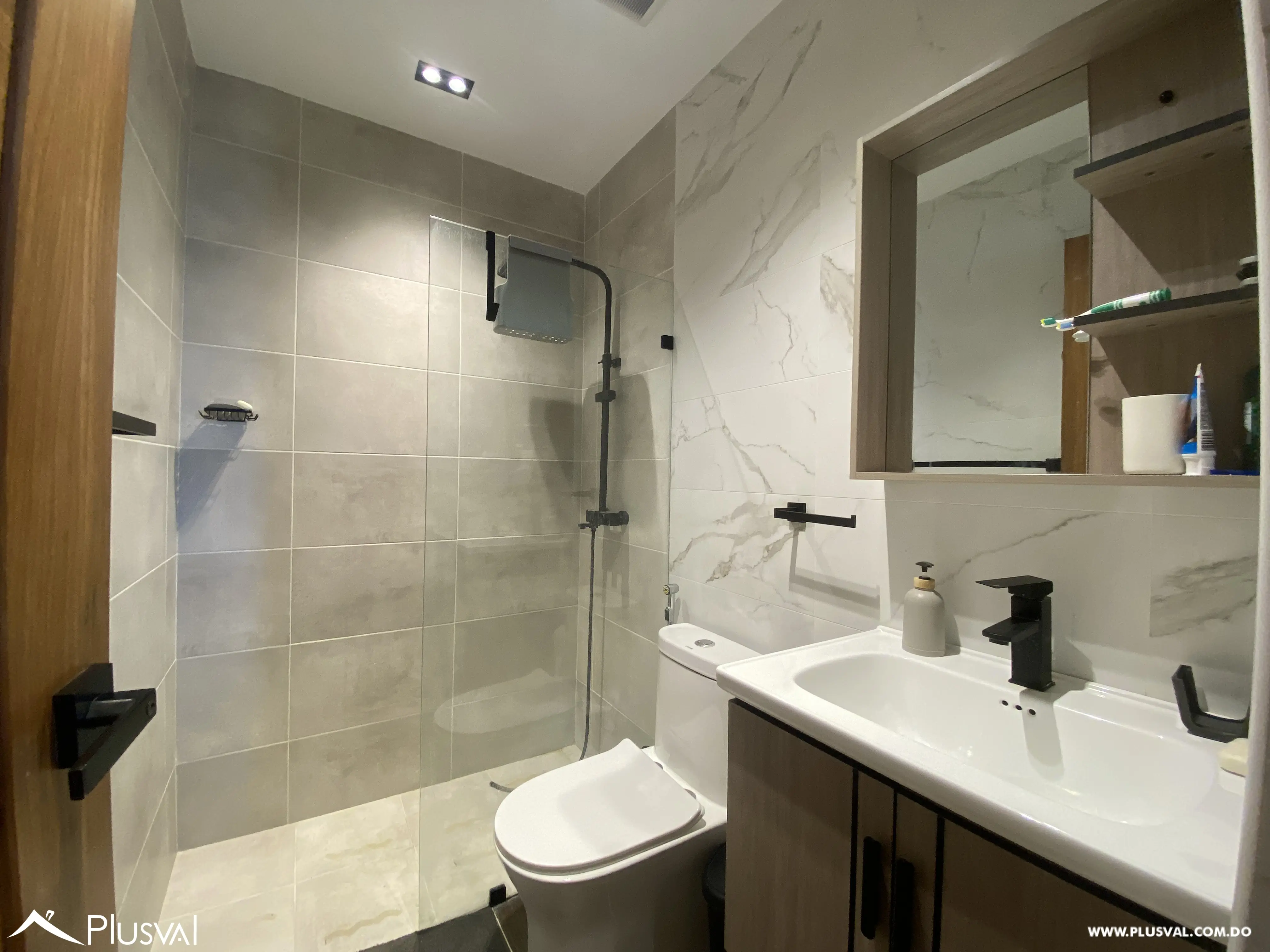 Penthouse de 3 niveles en venta en Jardines del Sur con terraza privada y vista al mar 460876
