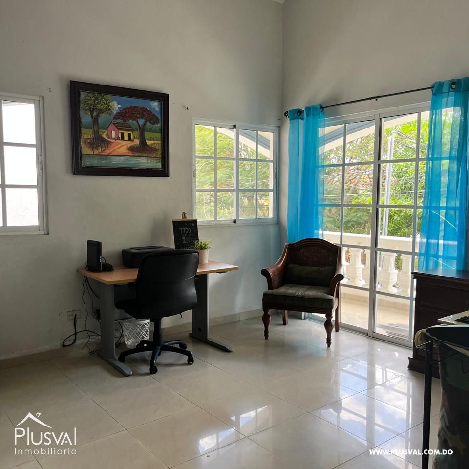 Casa Clásica de 2 Niveles en Residencial Cerrado 428425