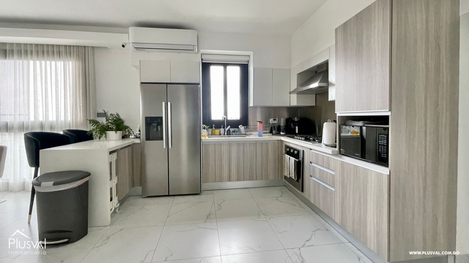 Amplio apartamento en alquiler ubicado en zona privilegiada de Santiago. 257790