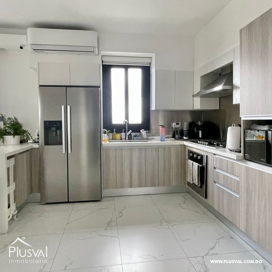 Amplio apartamento en alquiler ubicado en zona privilegiada de Santiago. 257790