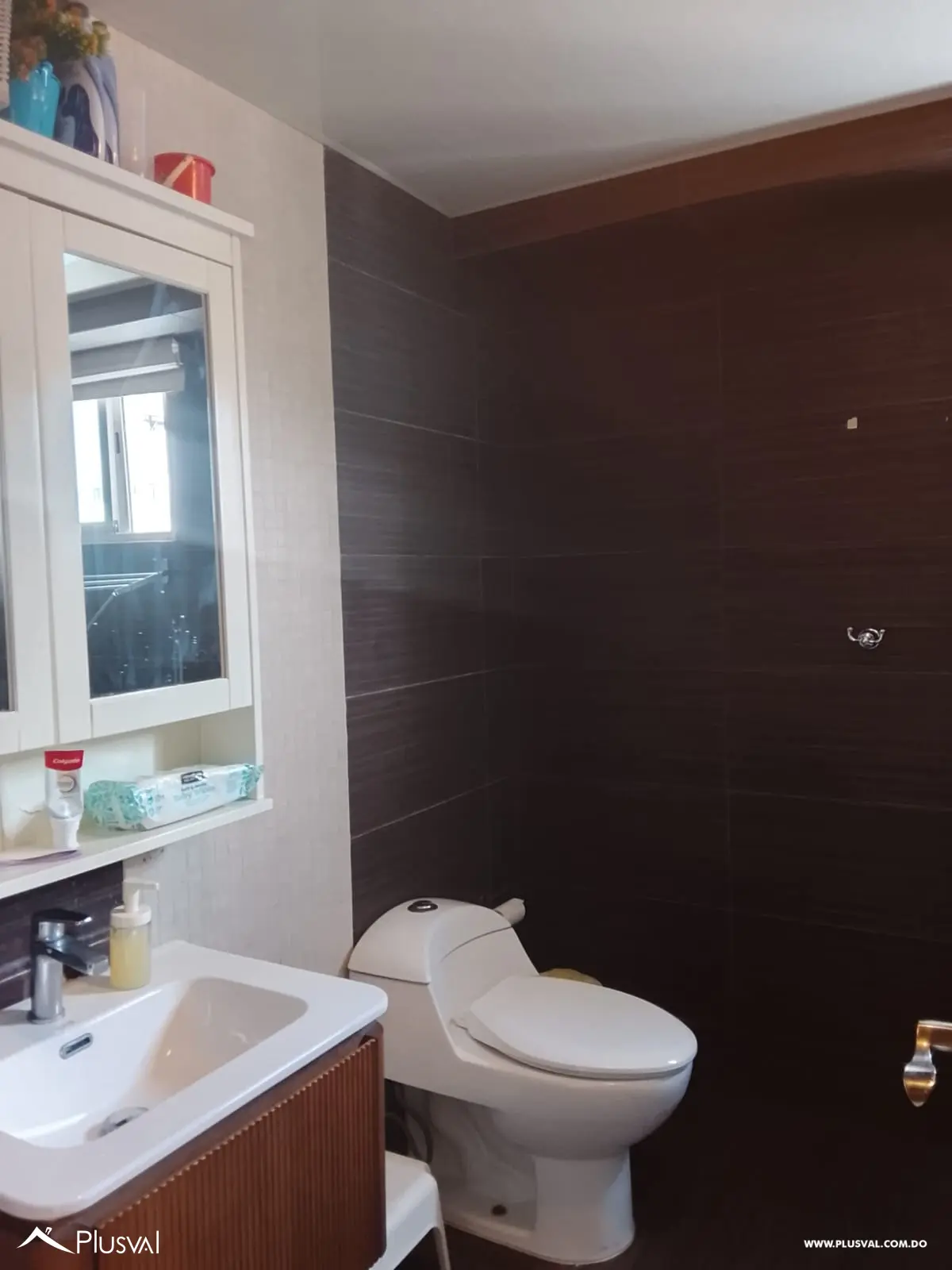 Amplio apartamento en venta de 3 Habitaciones, piso alto en Bella Vista. 526959