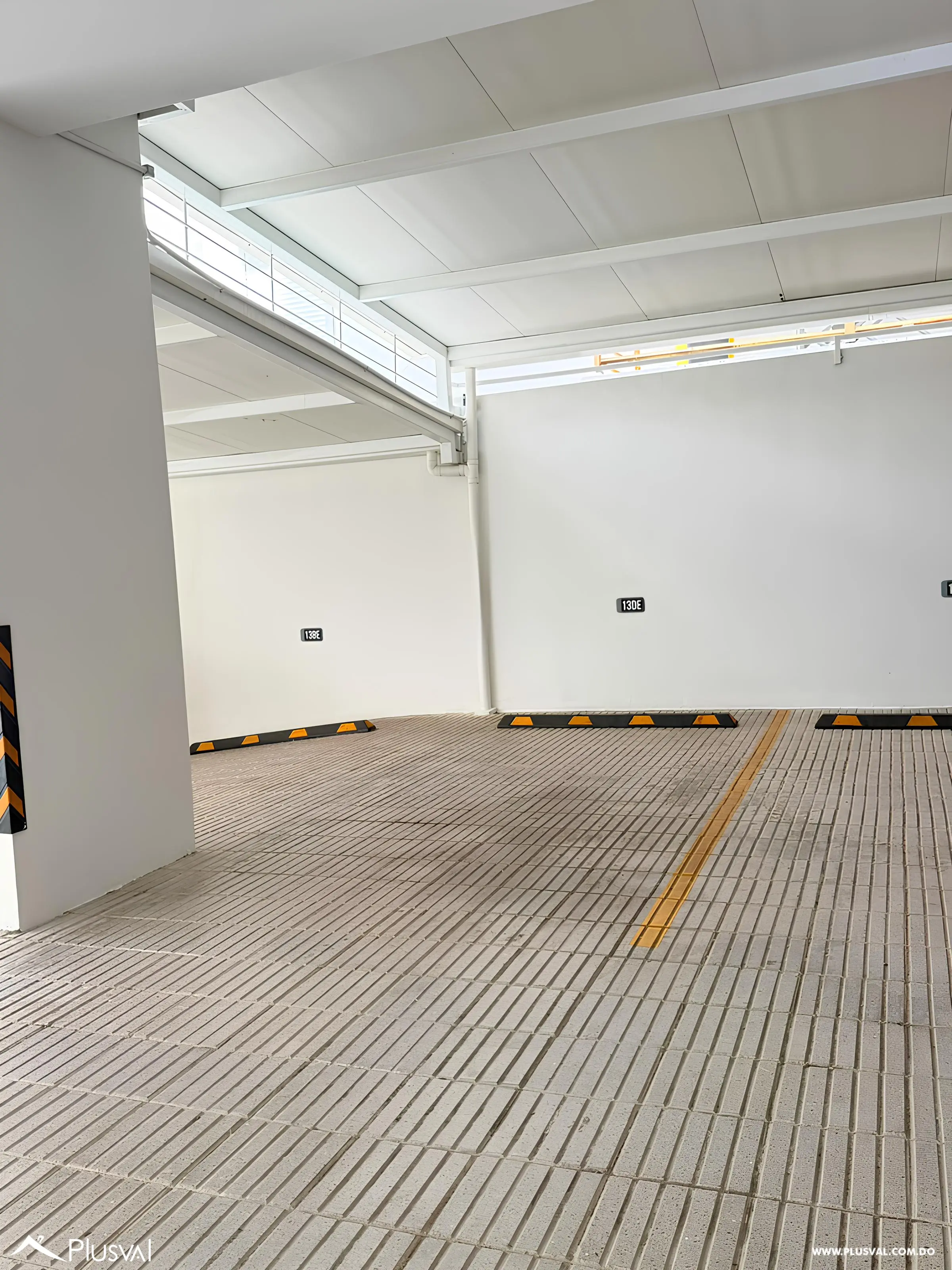 Apartamento piso alto con LB completa 520836