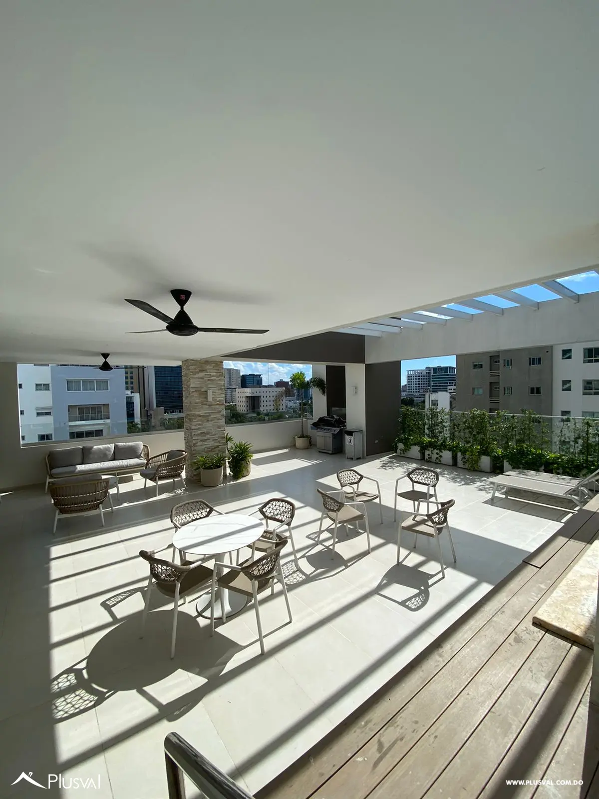 Amplio apartamento para alquiler en Evaristo Morales. 472752