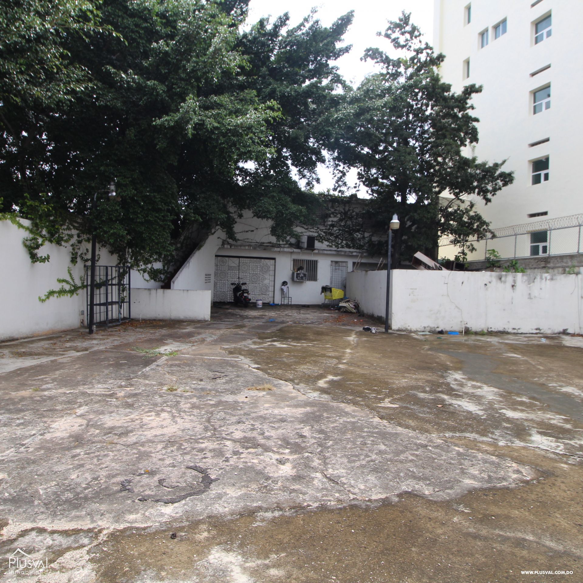 Amplio terreno en venta  ubicado en la Máximo Gómez . 209986