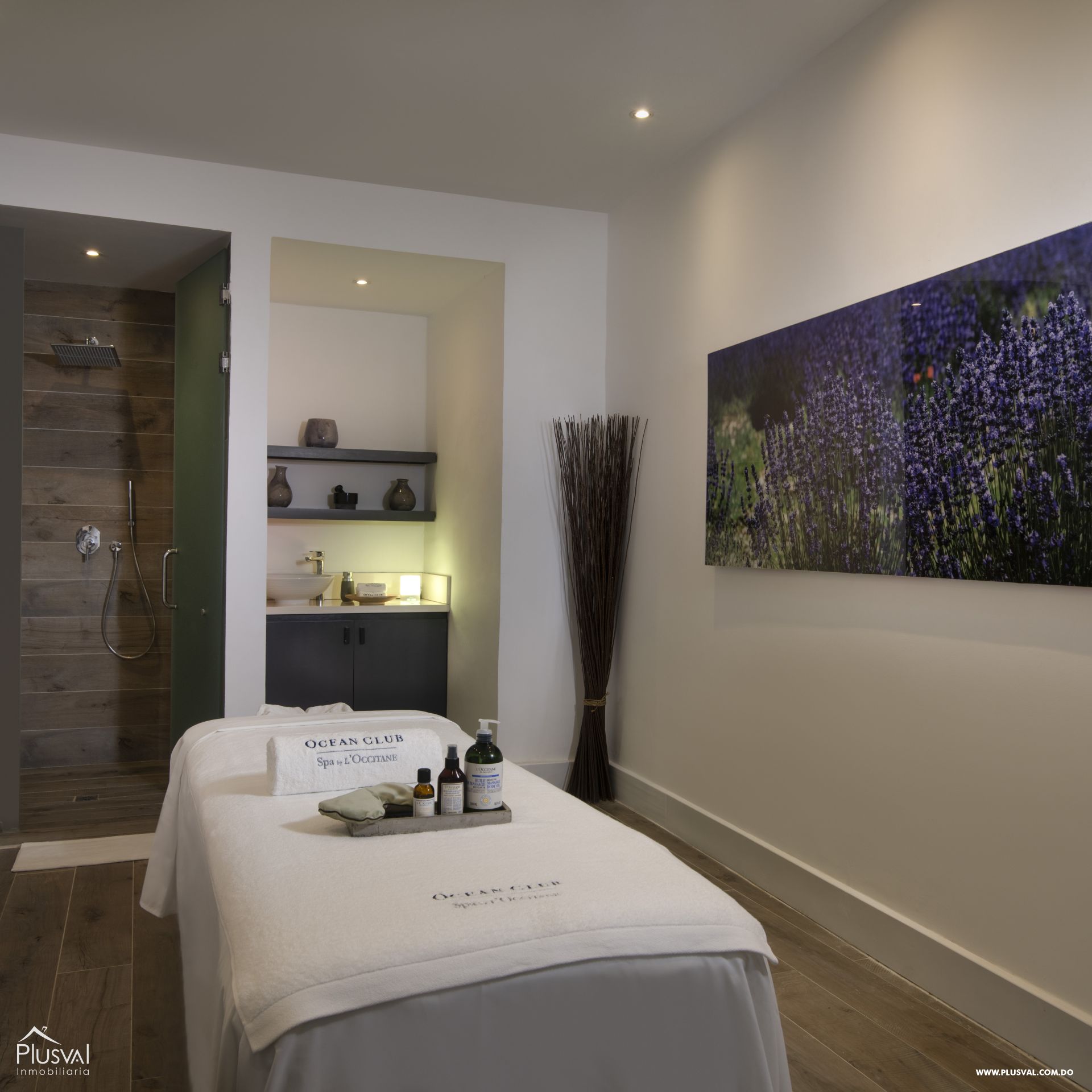 Exclusivos Apartamento de 3 Habitaciones en Proyecto Cerrado Frente al Mar. 439576