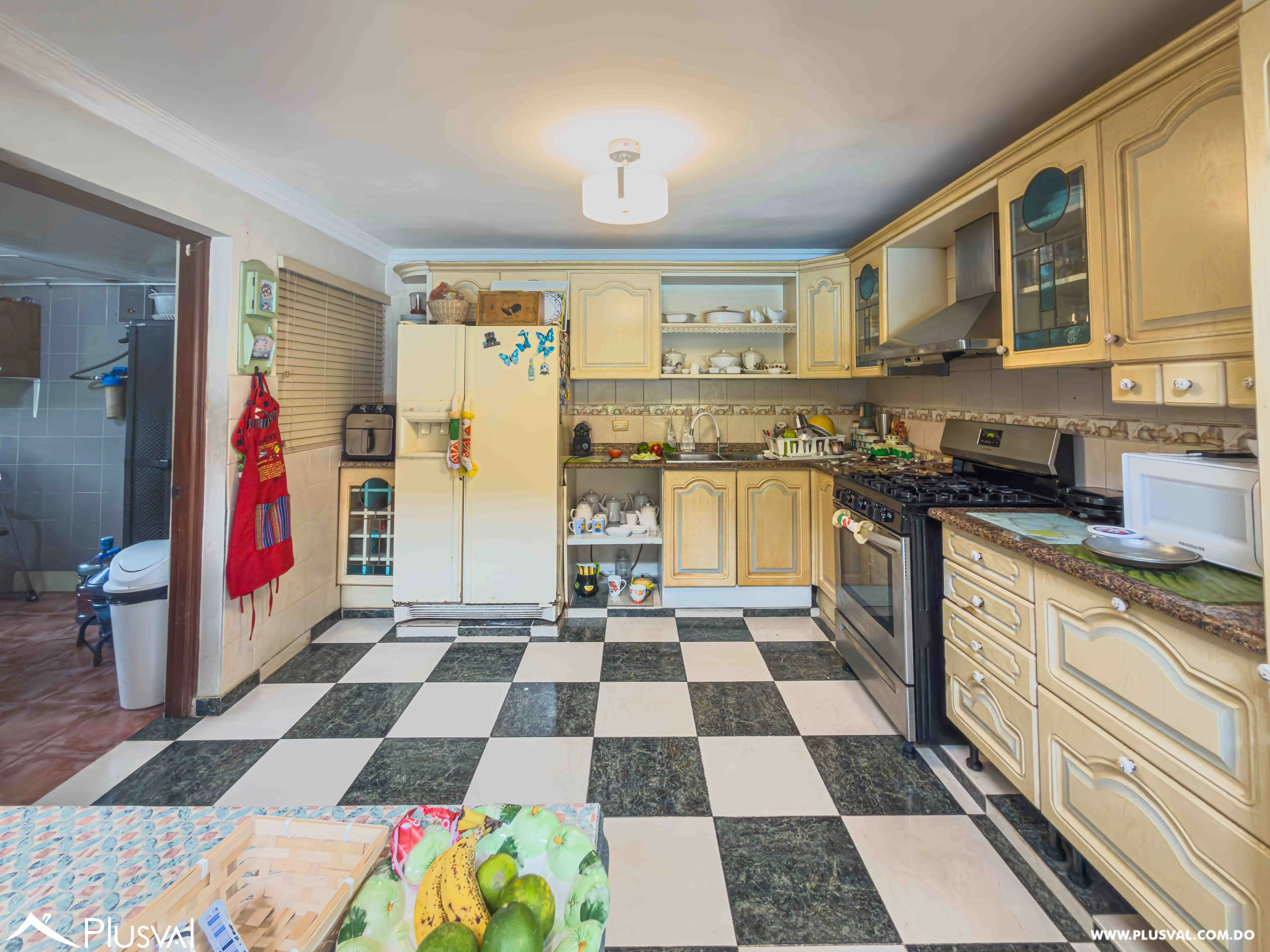 Villa en Venta en Juan Dolio con Piscina, Gazebo y Amplio Patio en Comunidad de Golf 496587