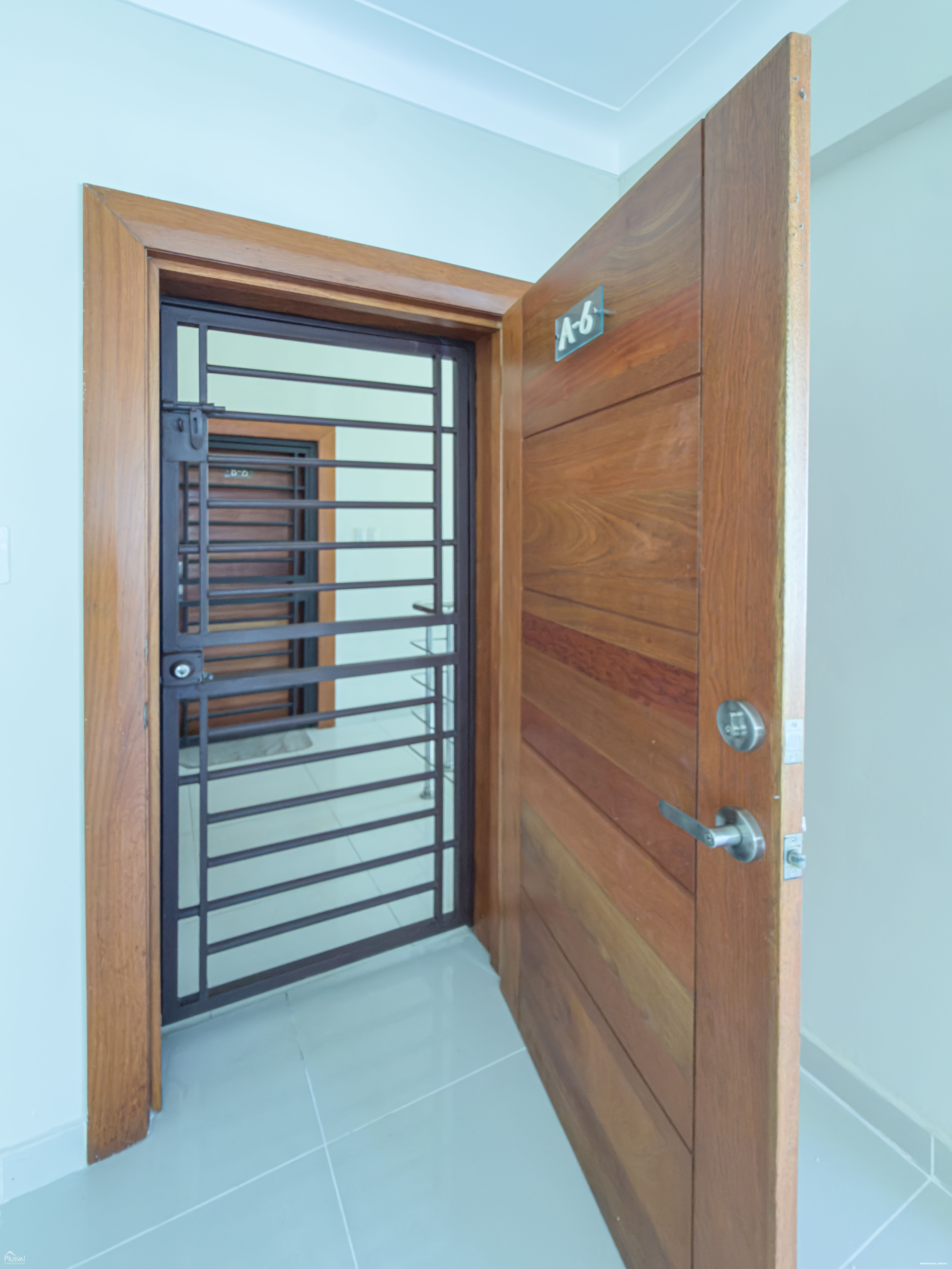 Apartamento en Alquiler 6to nivel en Los Restauradores con 3 Habitaciones 476343