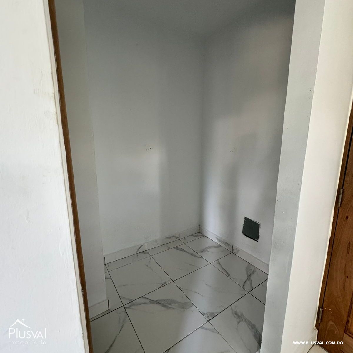 Excepcional Apartamento en exclusivo sector y privado con la privacidad y un encantador patio en el Segundo nivel, Estilo terraza en Santiago 340697