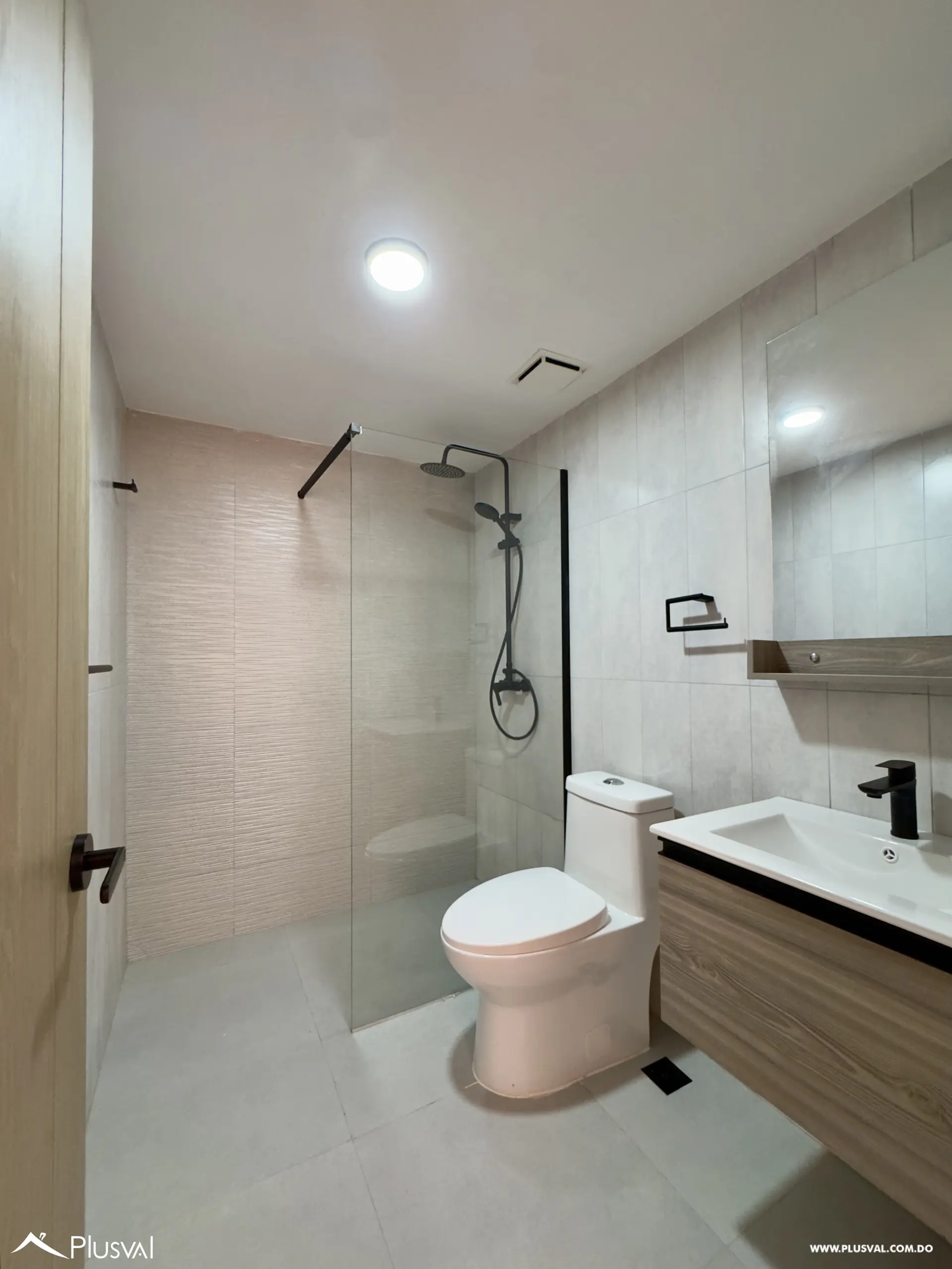 Alquilo apartamento de 1 habitacion con 2 parqueos en Evaristo Morales. 484198