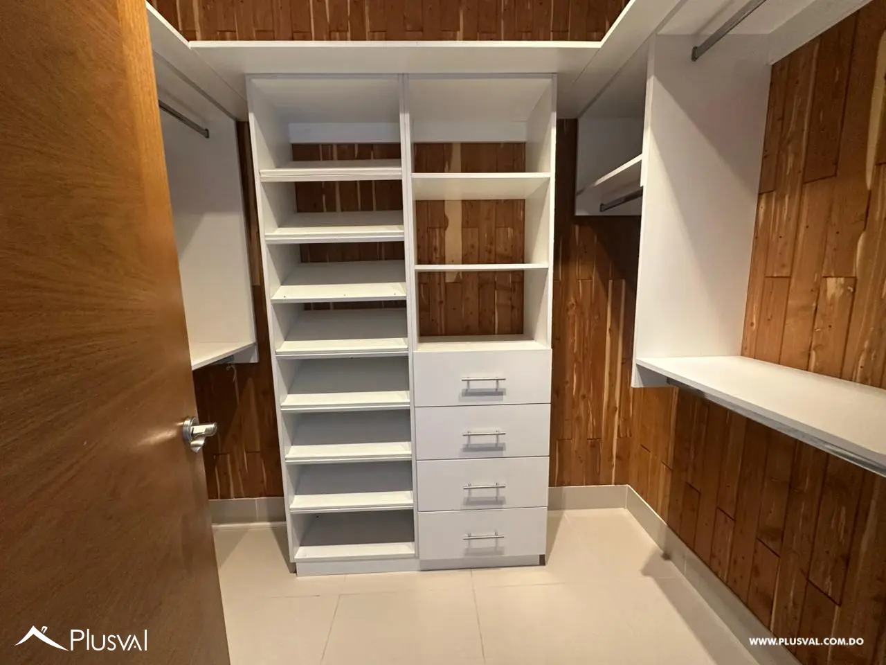 Alquiler de apartamento de 3 habitaciones en Evaristo Morales 470019