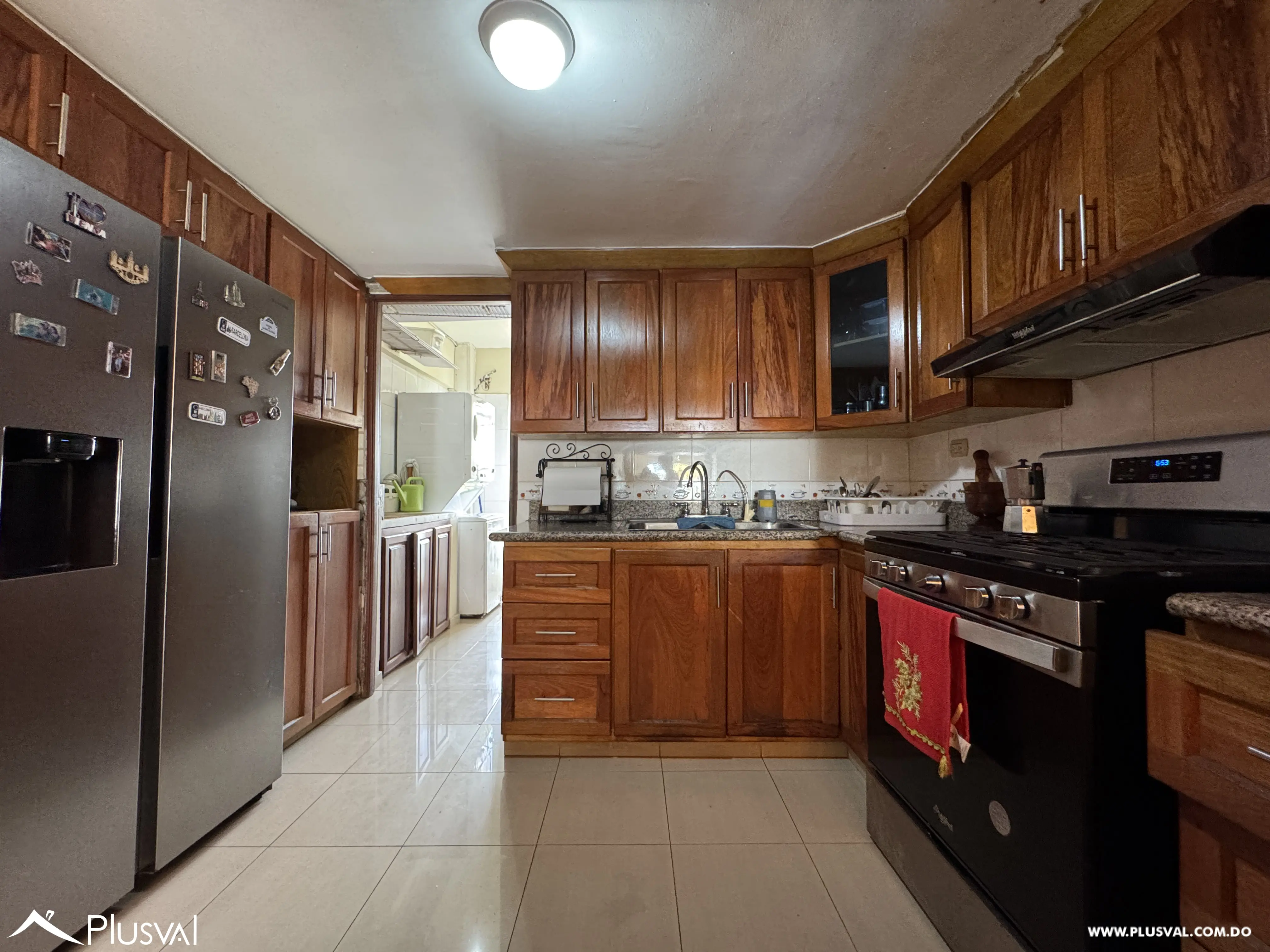 Apartamento en venta en Evaristo Morales | 3 habitaciones con baño, 2 parqueos, piso alto 498300