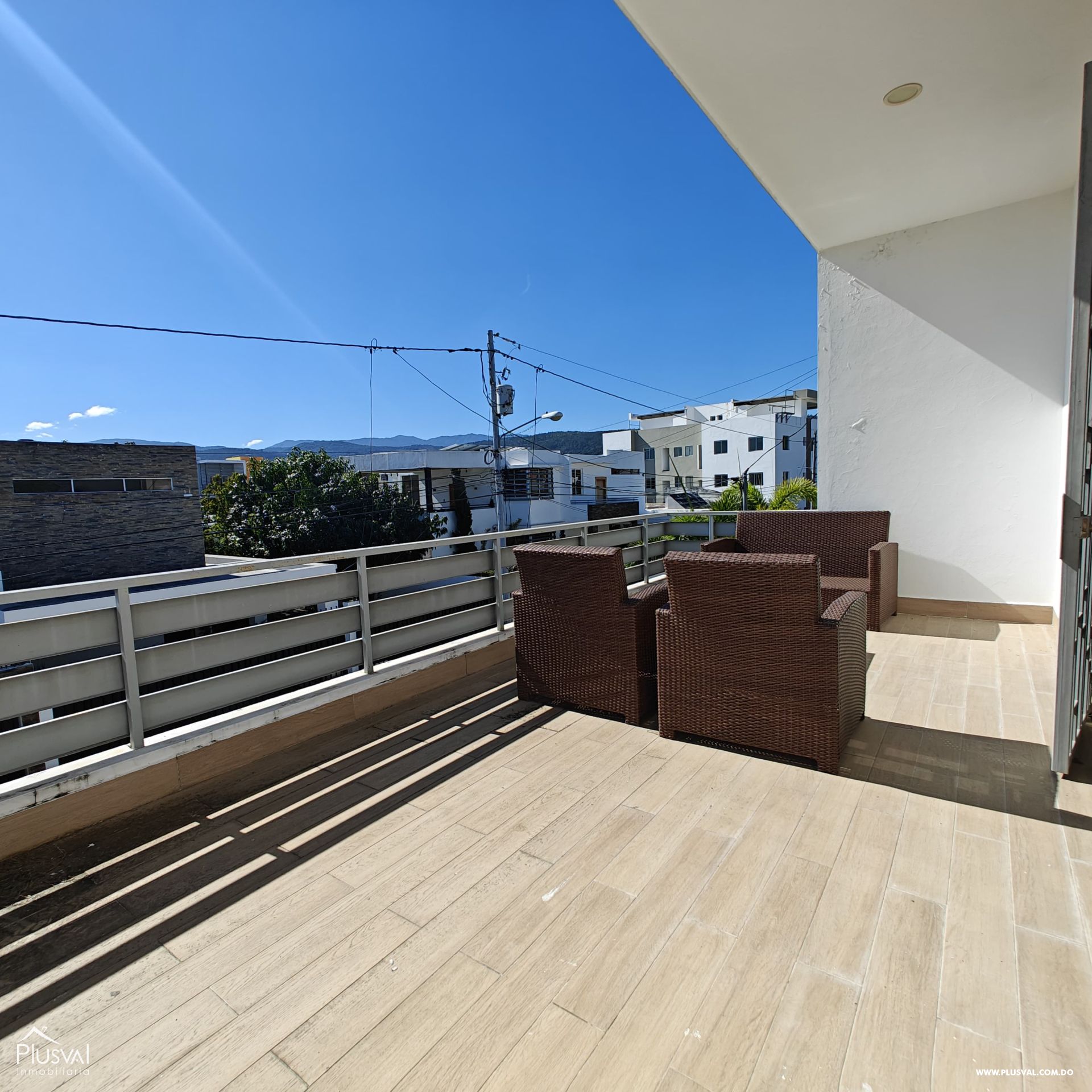 Venta de  Casa con Piscina en Los Robles, La Vega. 410920