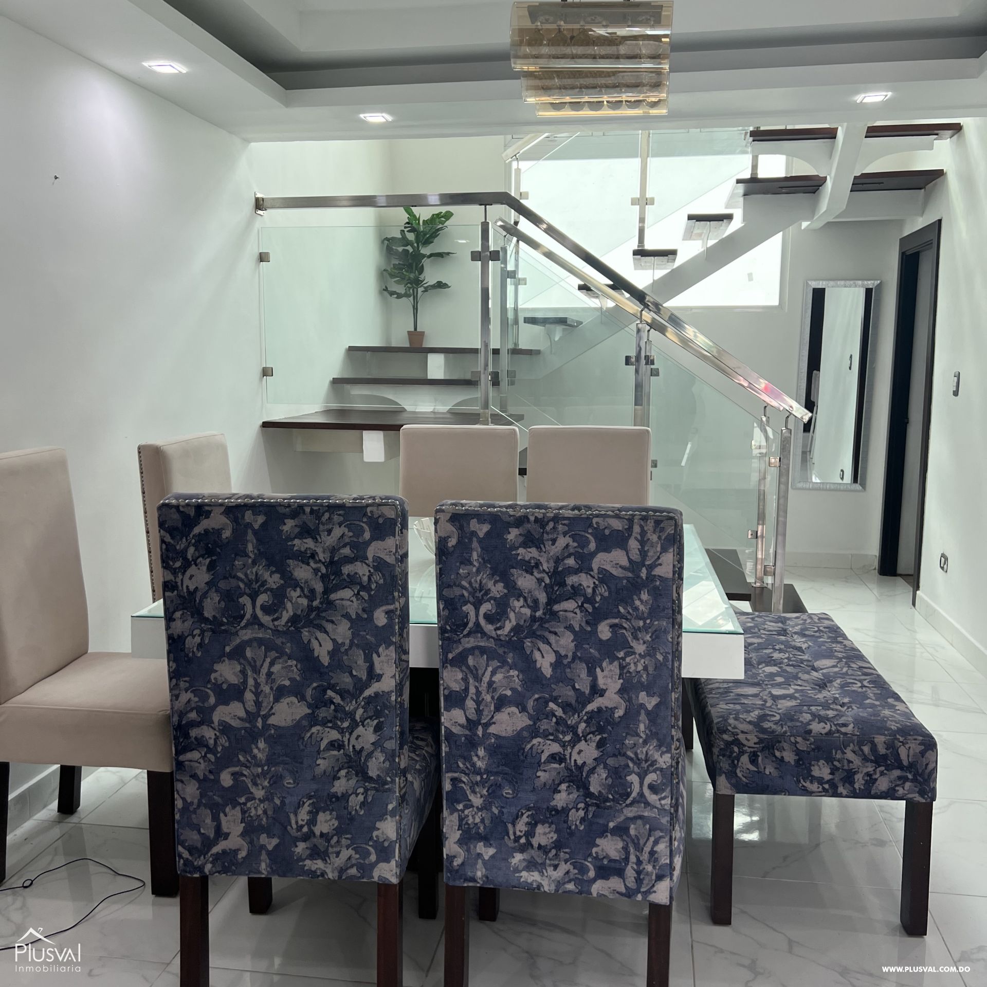 Amplio penthouse en venta en zona privilegiada de Santiago. 246023