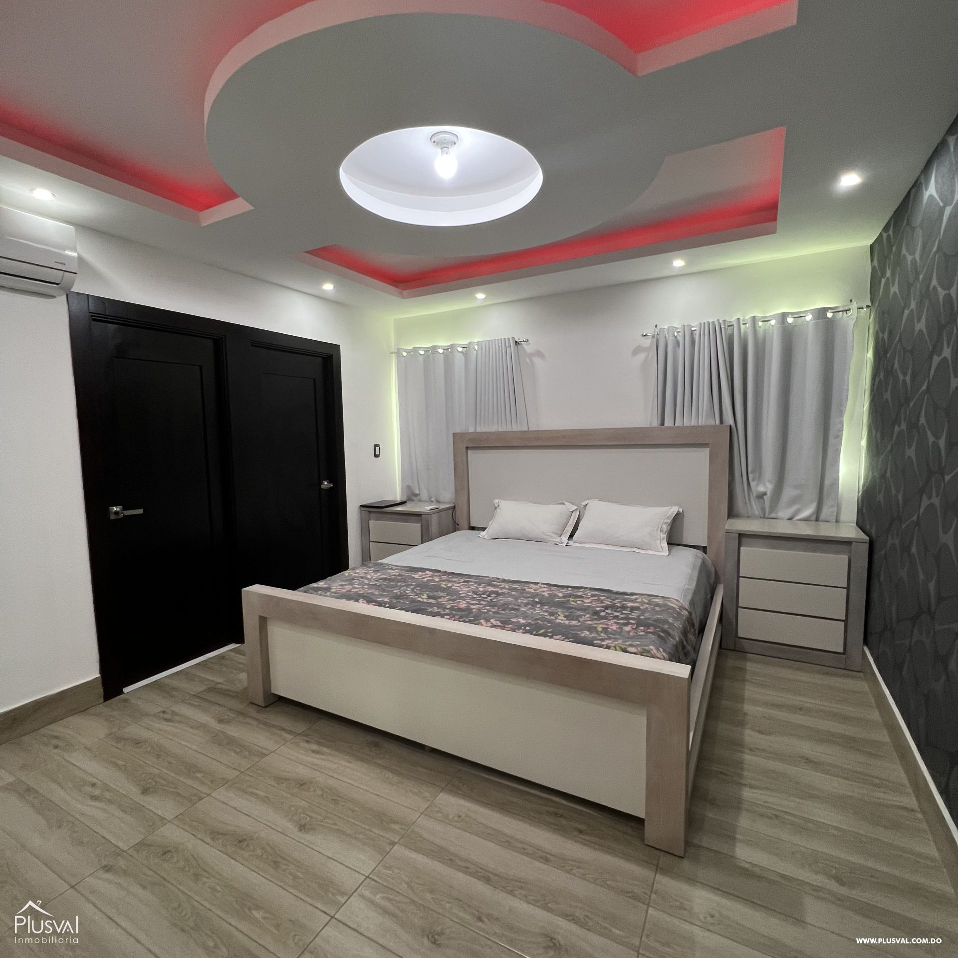 Amplio penthouse en venta en zona privilegiada de Santiago. 246018