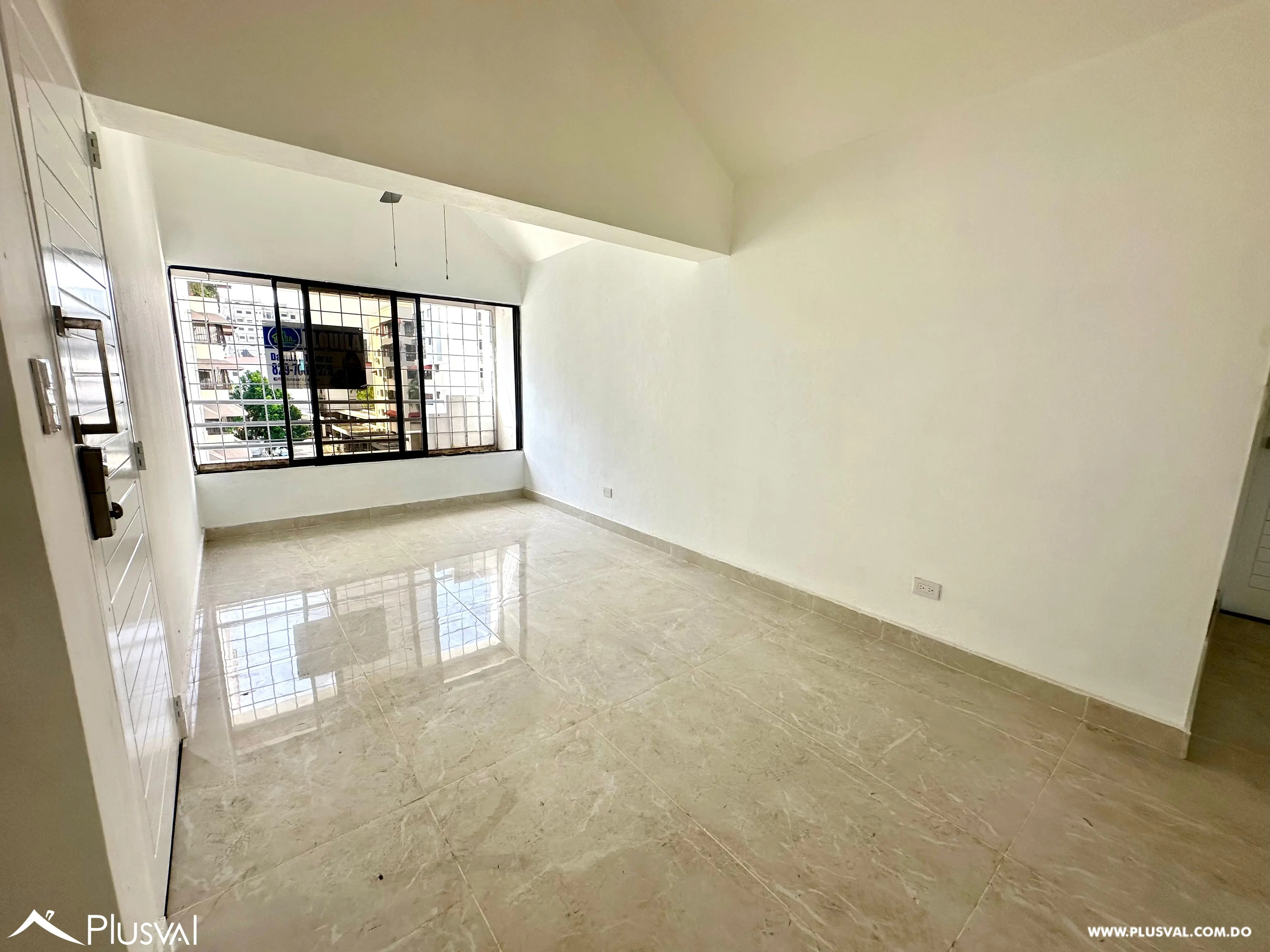 Apartamento de 3 habitaciones en Evaristo Morales 525953