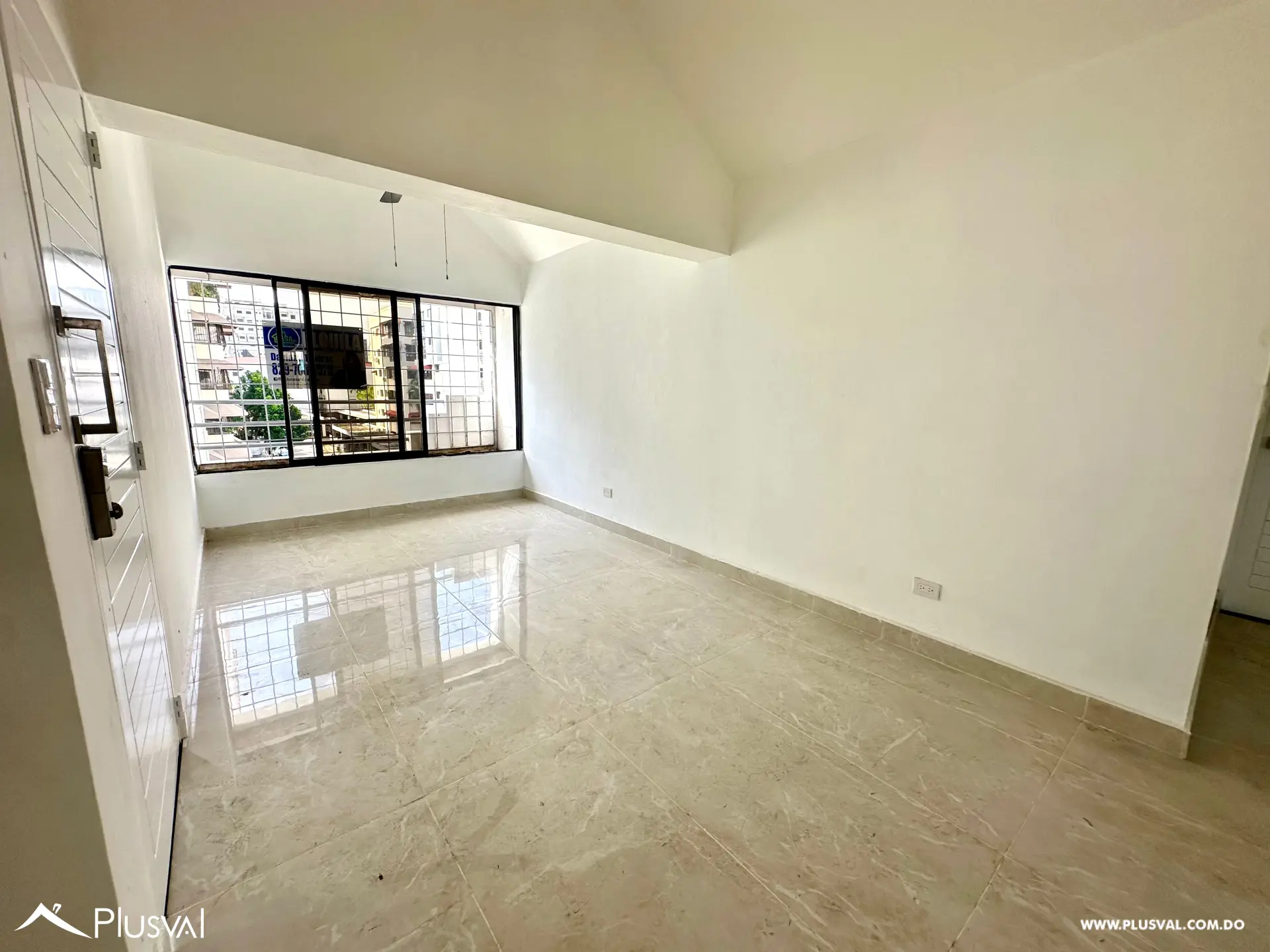 Apartamento de 3 habitaciones en Evaristo Morales 525953