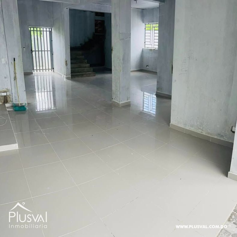 Casa familiar de 3 niveles con piscina en San Francisco de Macorís 436173