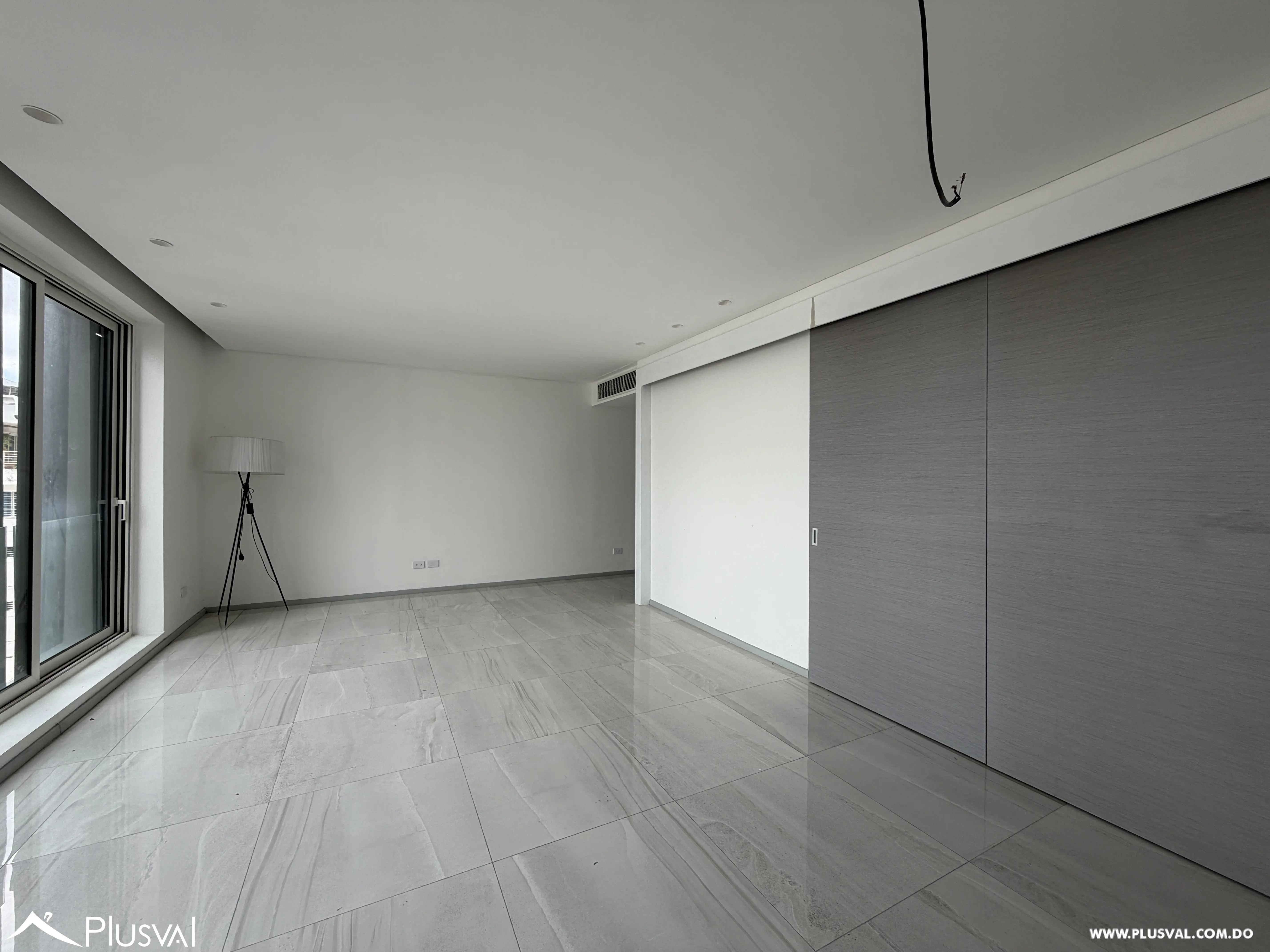 Alquiler de apto tipo loft, de 2 habitaciones en Evaristo Morales. 524871