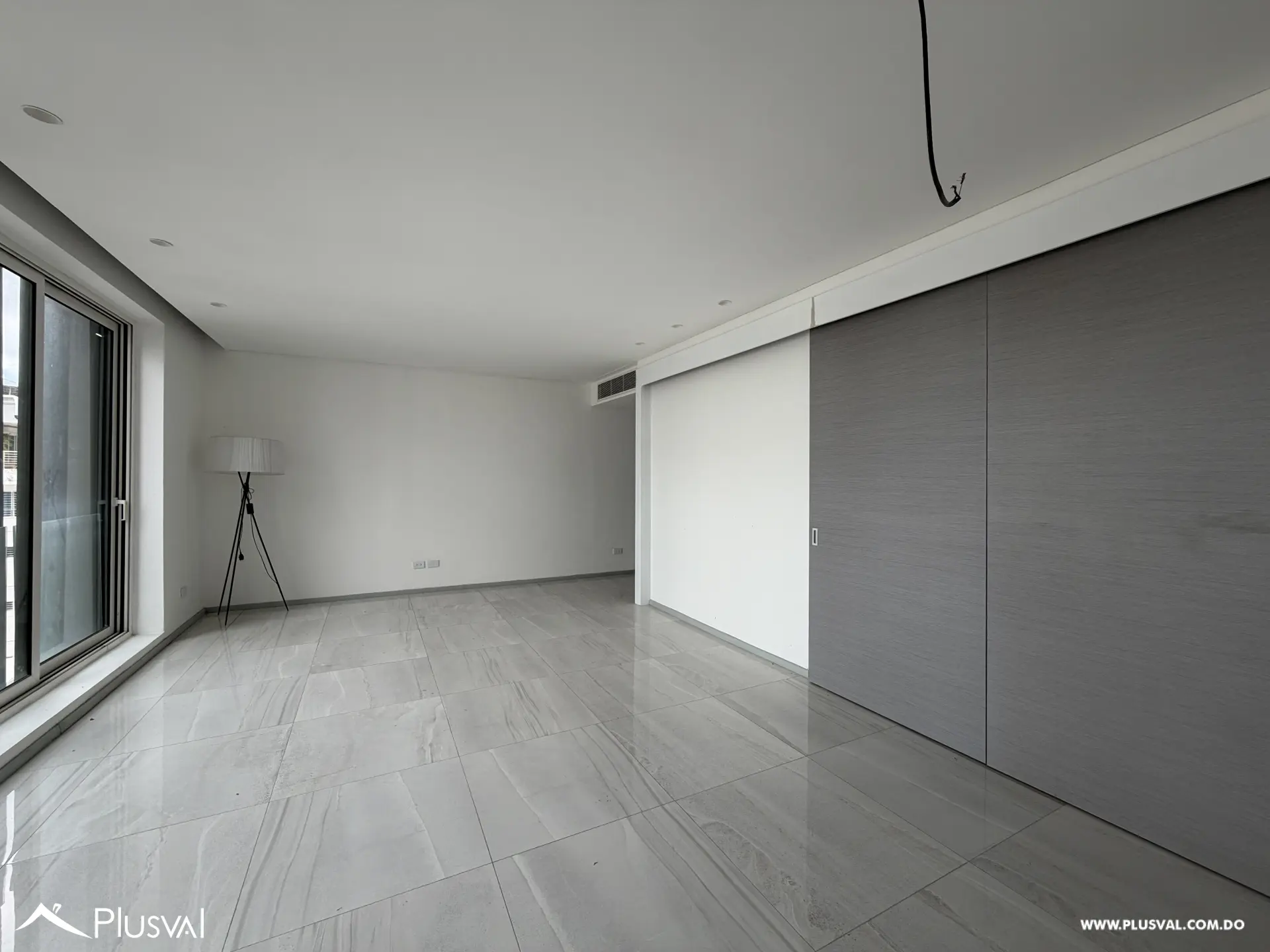 Alquiler de apto tipo loft, de 2 habitaciones en Evaristo Morales. 524871