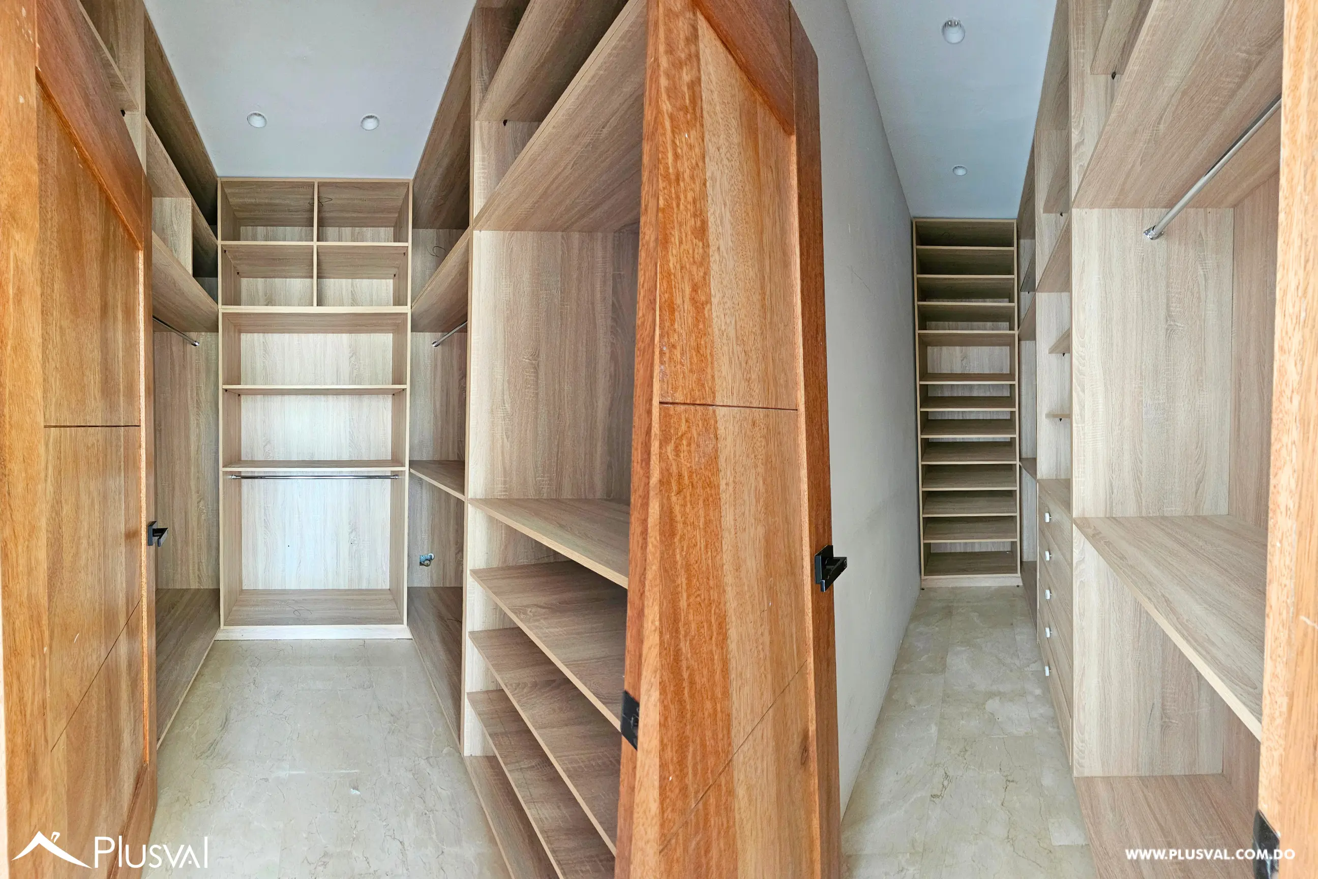 Casa en Residencial Cerrado en Alquiler con Línea Blanca en Arroyo Hondo 509175