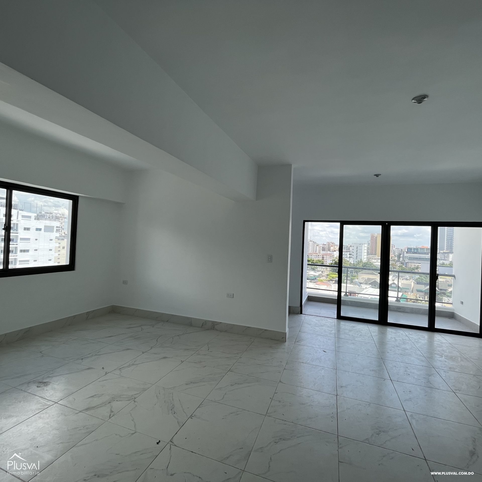 Apartamento con  vista despejada en venta, en el sector Serralles. 460462