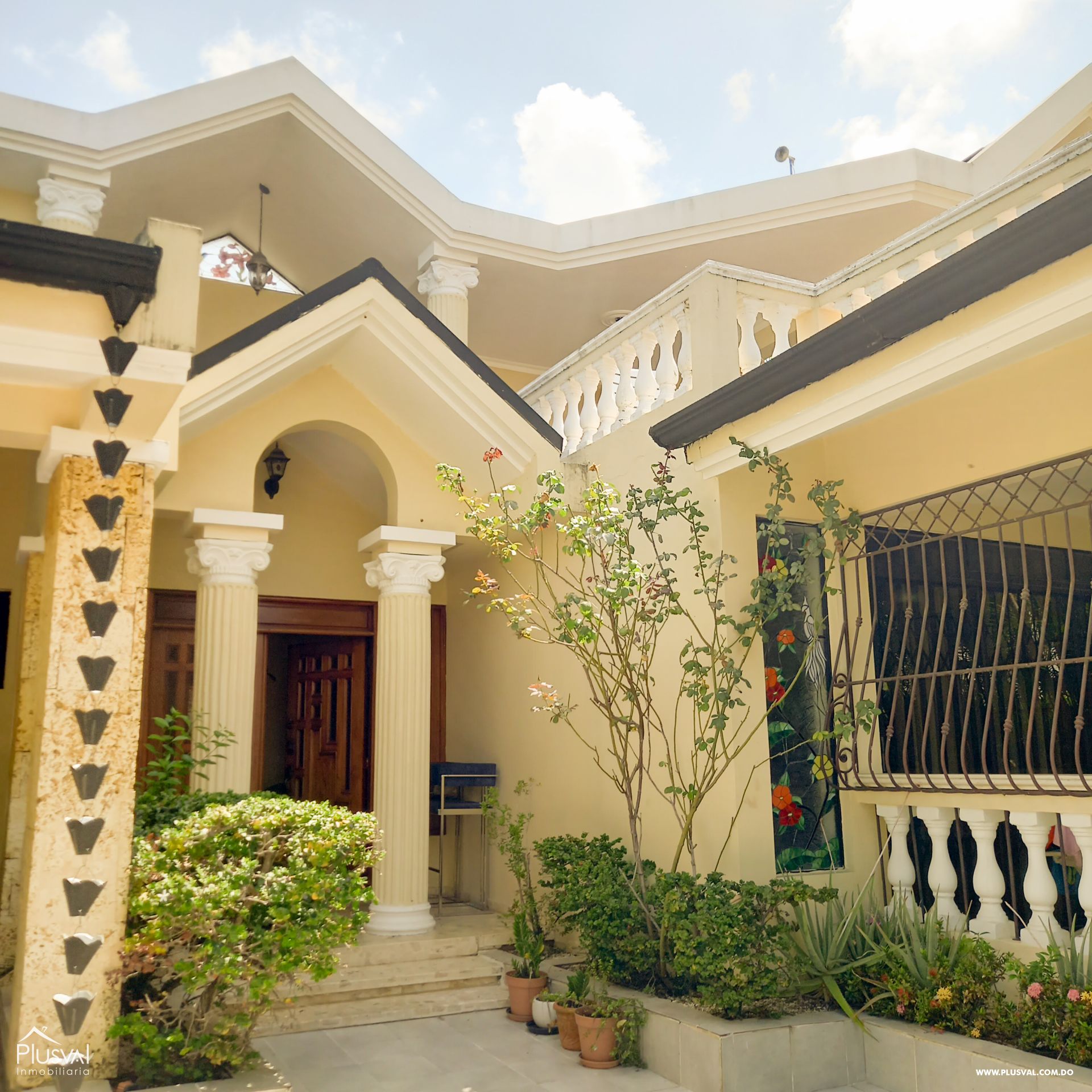 Casa de dos niveles en Los Laureles 176370