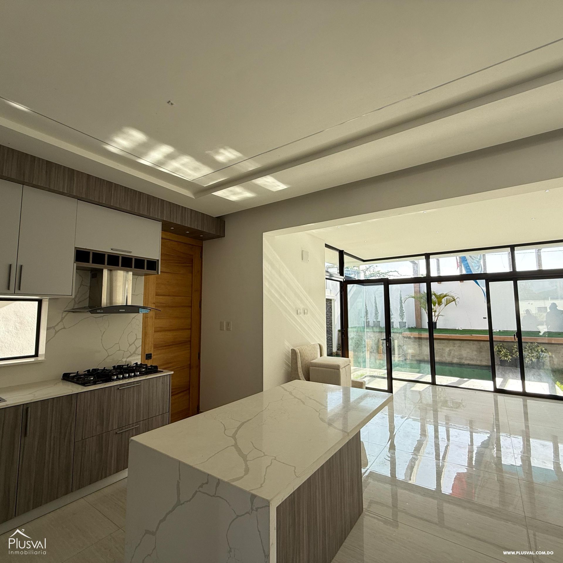 Amplia casa en exclusivo sector de Santiago. 416619