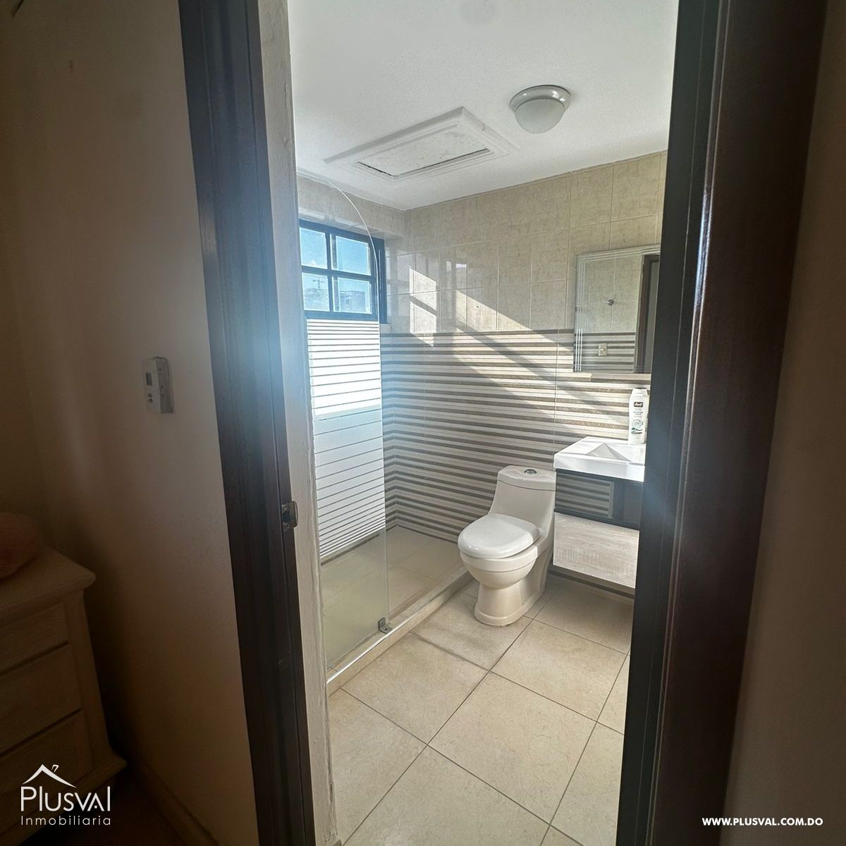 Hermoso y amplio apartamento en La Esperilla, cerca de comodidades, educación y accesos principales. 383696