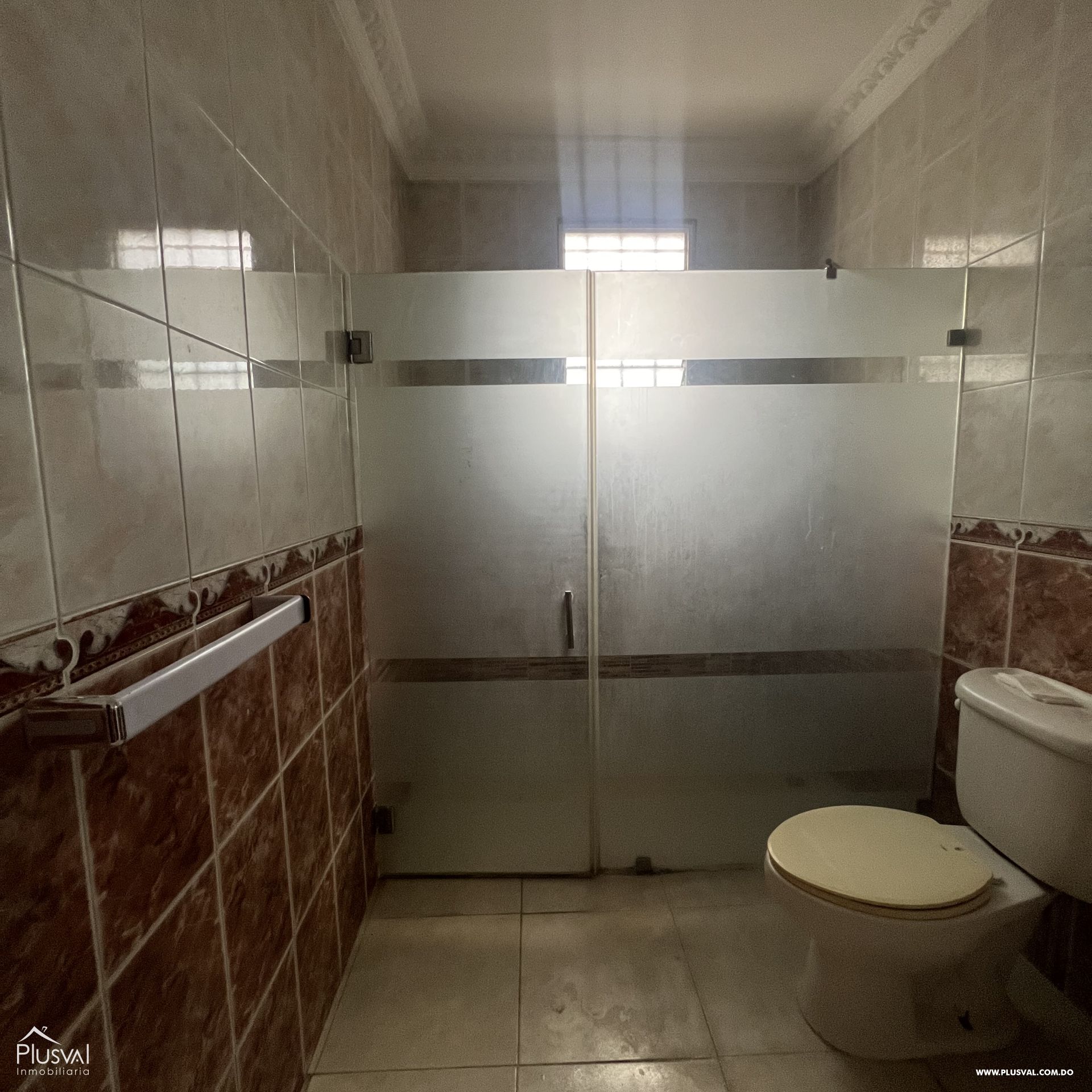 Descubre el Hogar de tus Sueños: Amplia Casa de 4 Habitaciones con Baño Privado, Piscina y Espacios de Lujo para Vivir al Máximo 381249