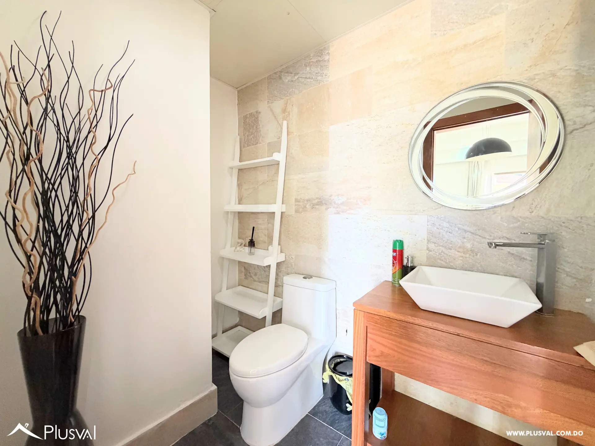 Se vende amplio apartamento de 4 habitaciones en Naco. 536788