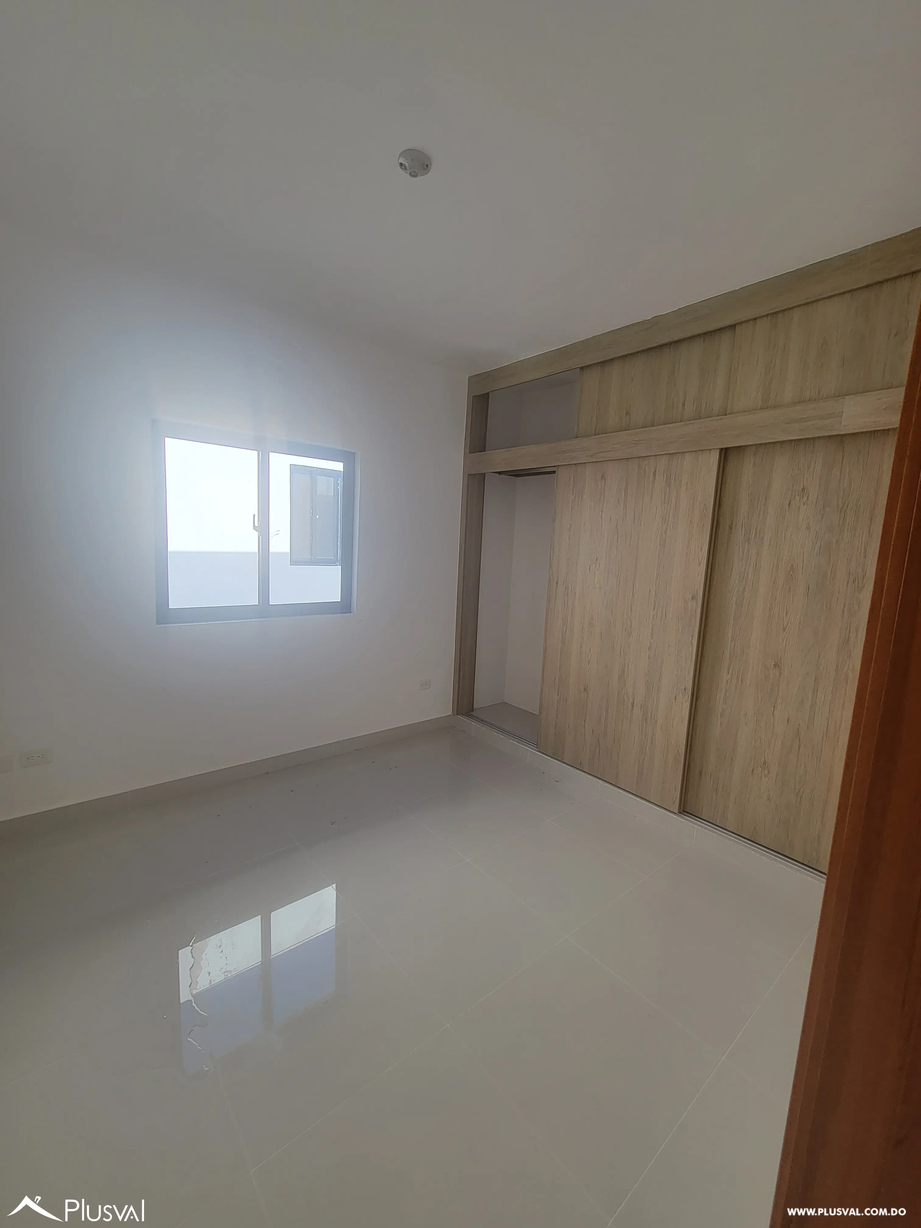 AMPLIA VILLA DE 3 HABITACIONES CON PISCINA Y PATIO EN SECTOR DEL DOWTOWN PUNTA CANA 499573