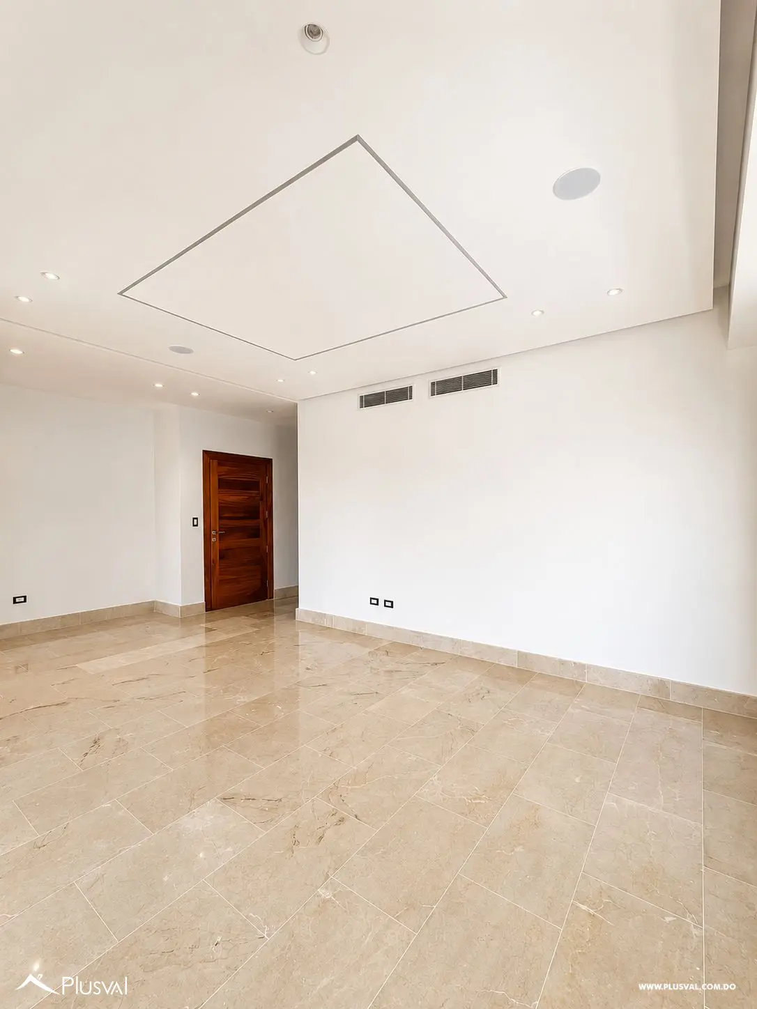Apartamento en venta de 3 habitaciones, 3 parqueos y estudio y family en Los Cacicazgos 507992