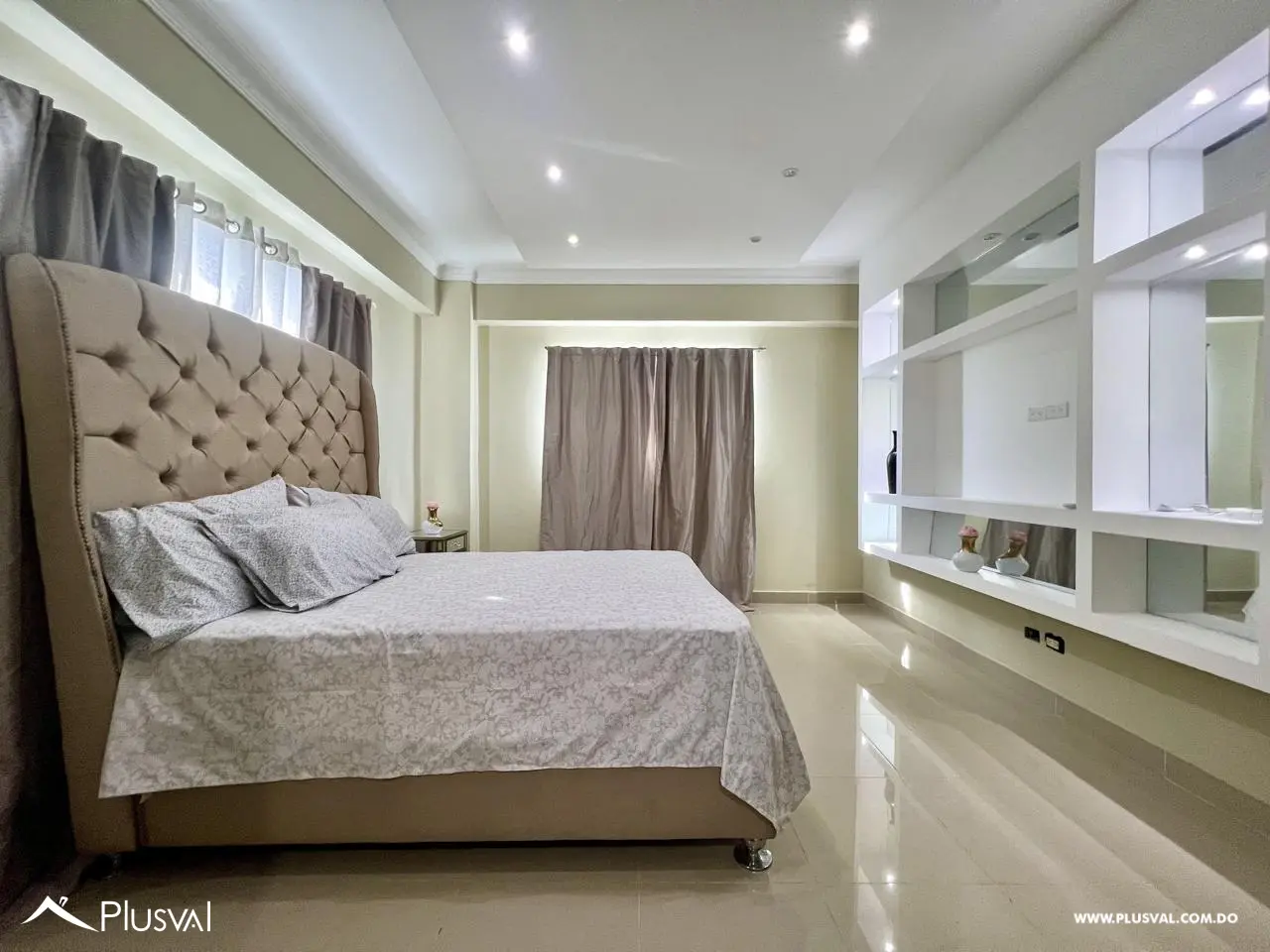 Apartamento en Venta en Ensanche Ozama con Cocina Remodelada y Amplio Balcón 479330