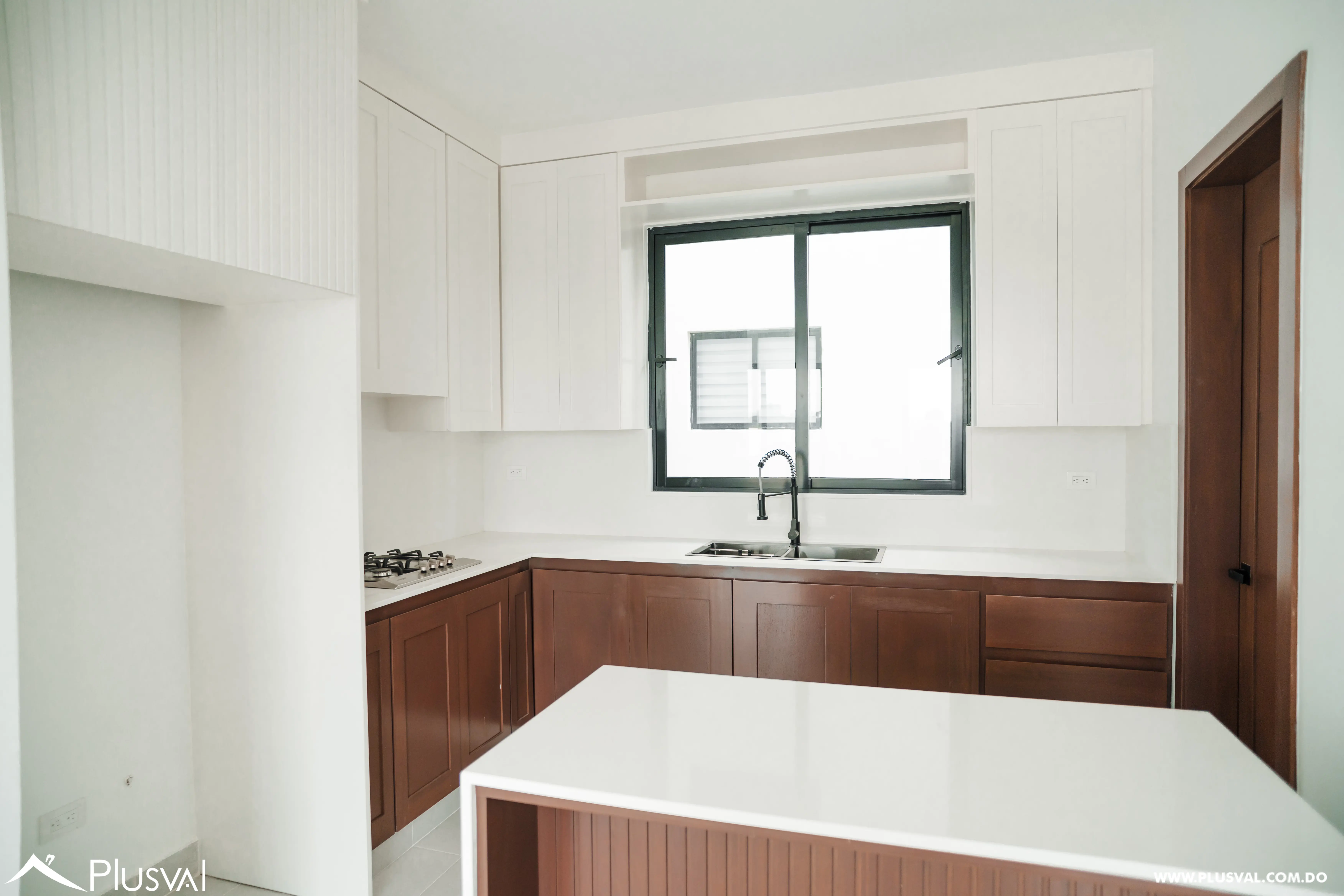 Moderno Apartamento de Tres Habitaciones en Alquiler 492350