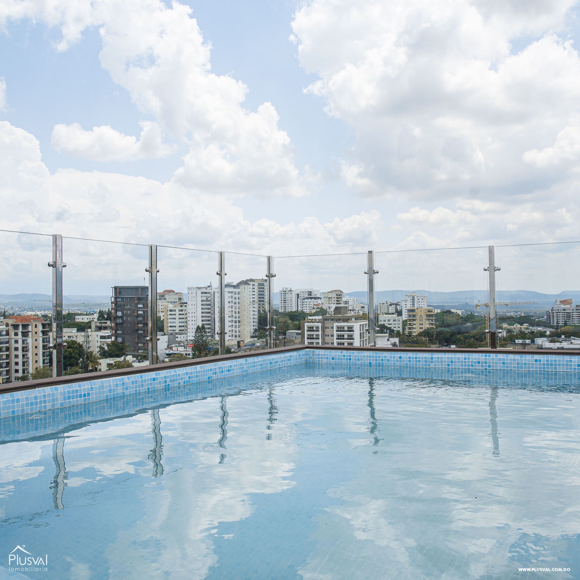 Apartamento amueblado ubicado en una torre moderna en el corazón de la ciudad, La Esmeralda. 463324