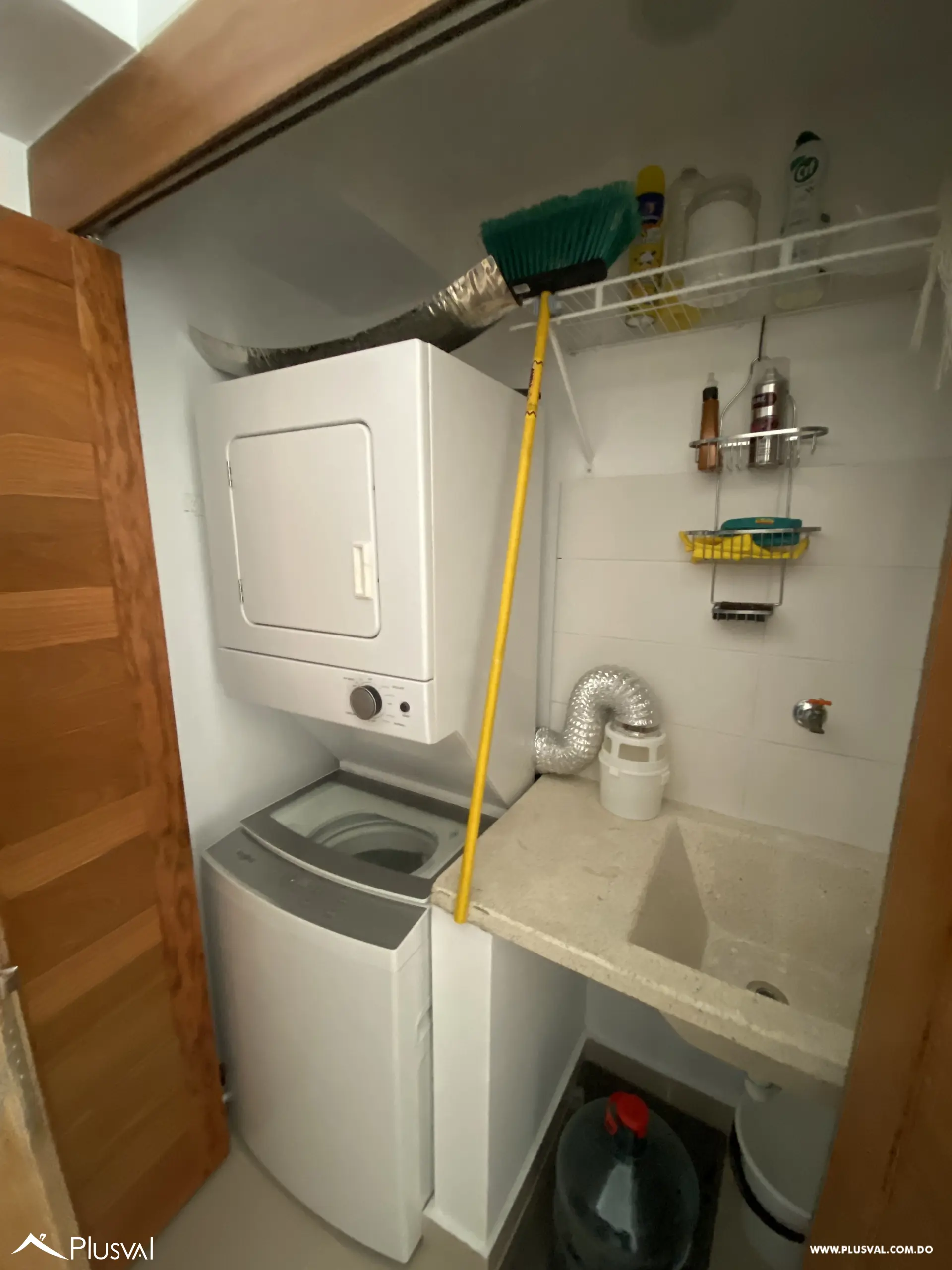 Apartamento Amueblado piso Alto en Evaristo Morales 510364