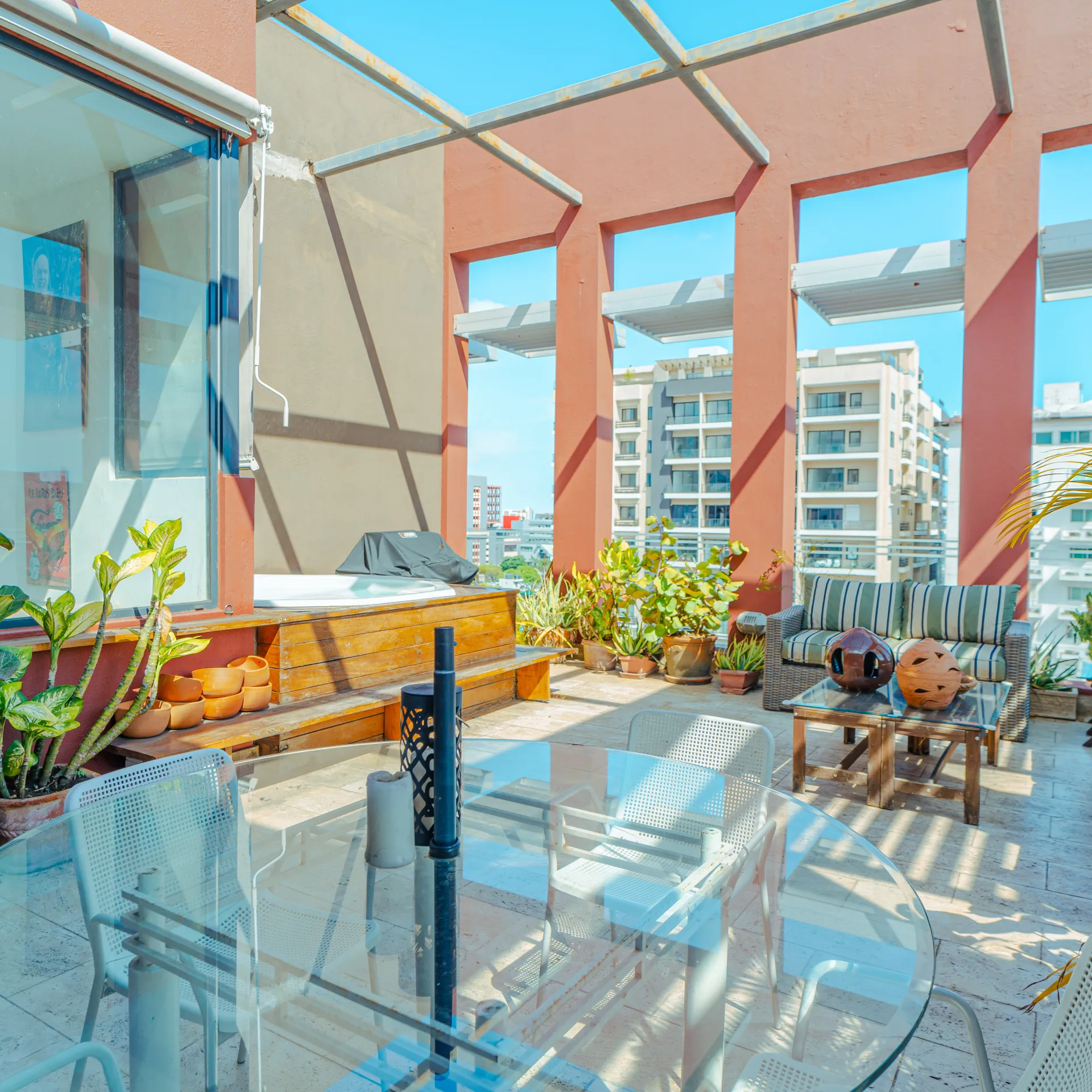 Pent-house con terraza privada y 3 parqueos en Evaristo Morales 435834